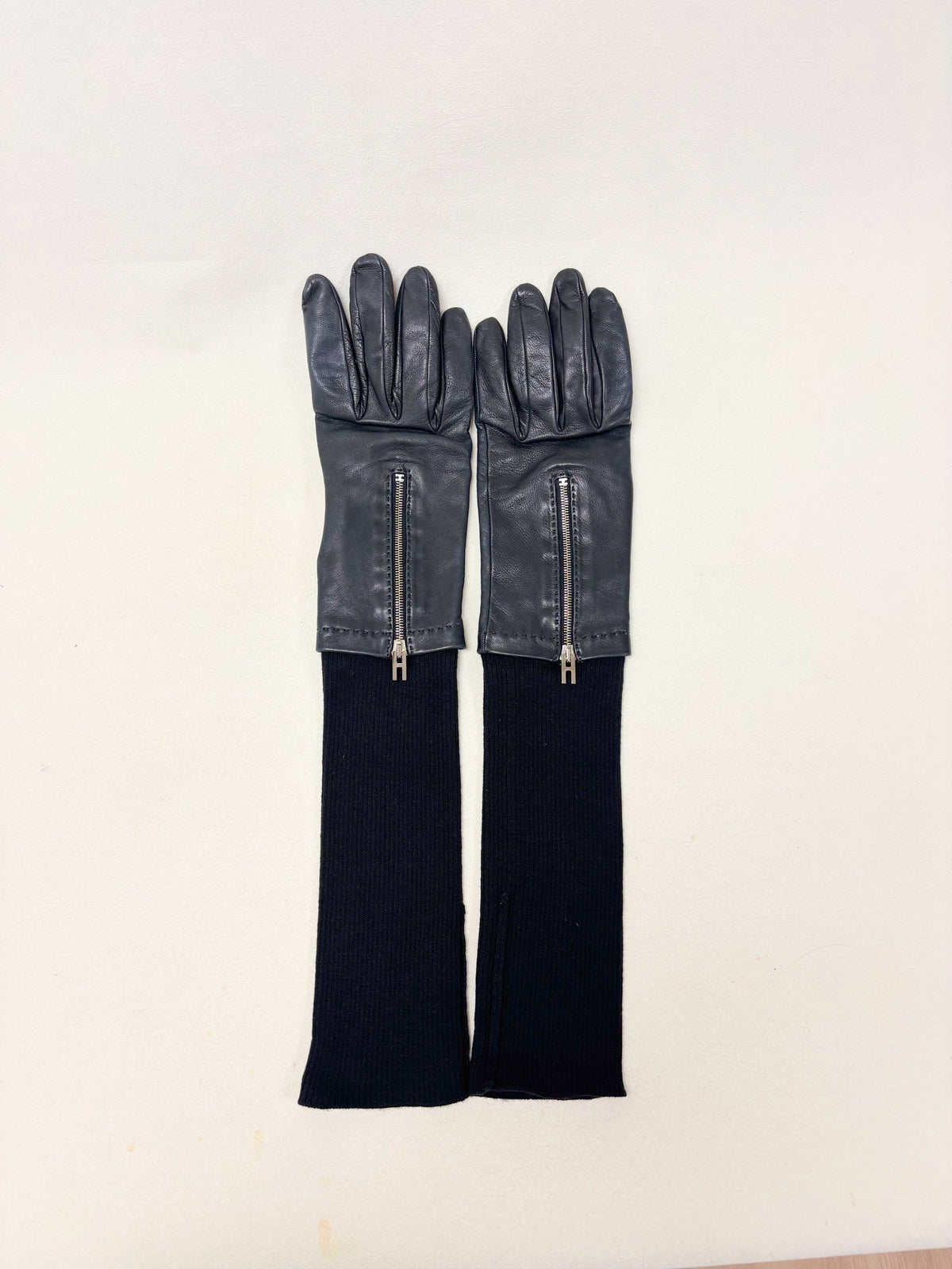 HERMÈS Gants en cuir et cachemire