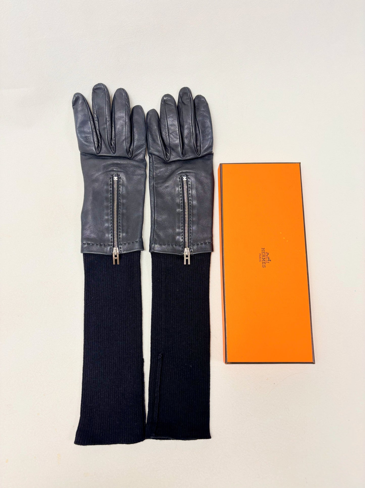 HERMÈS Gants en cuir et cachemire