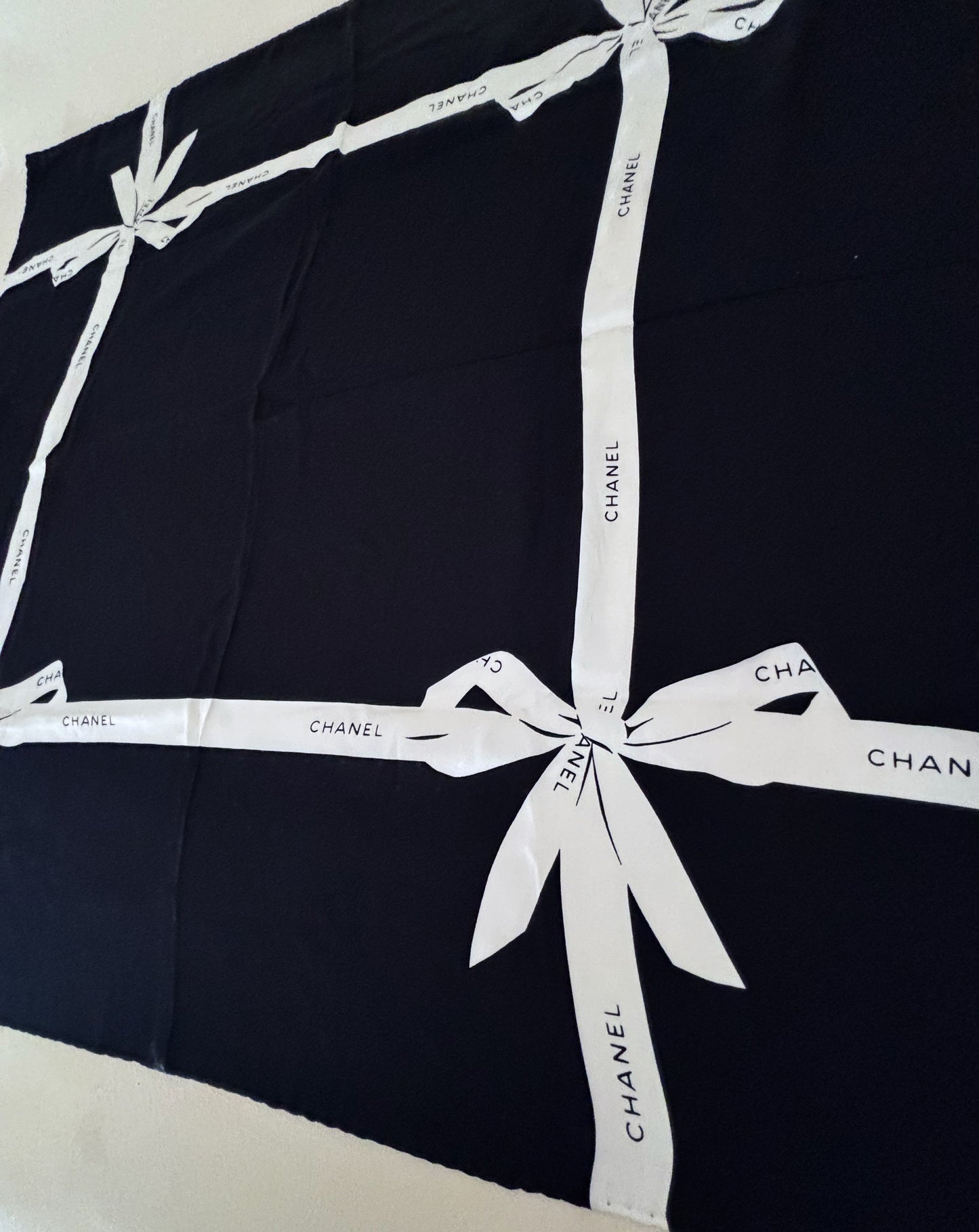 CHANEL Carré en soie