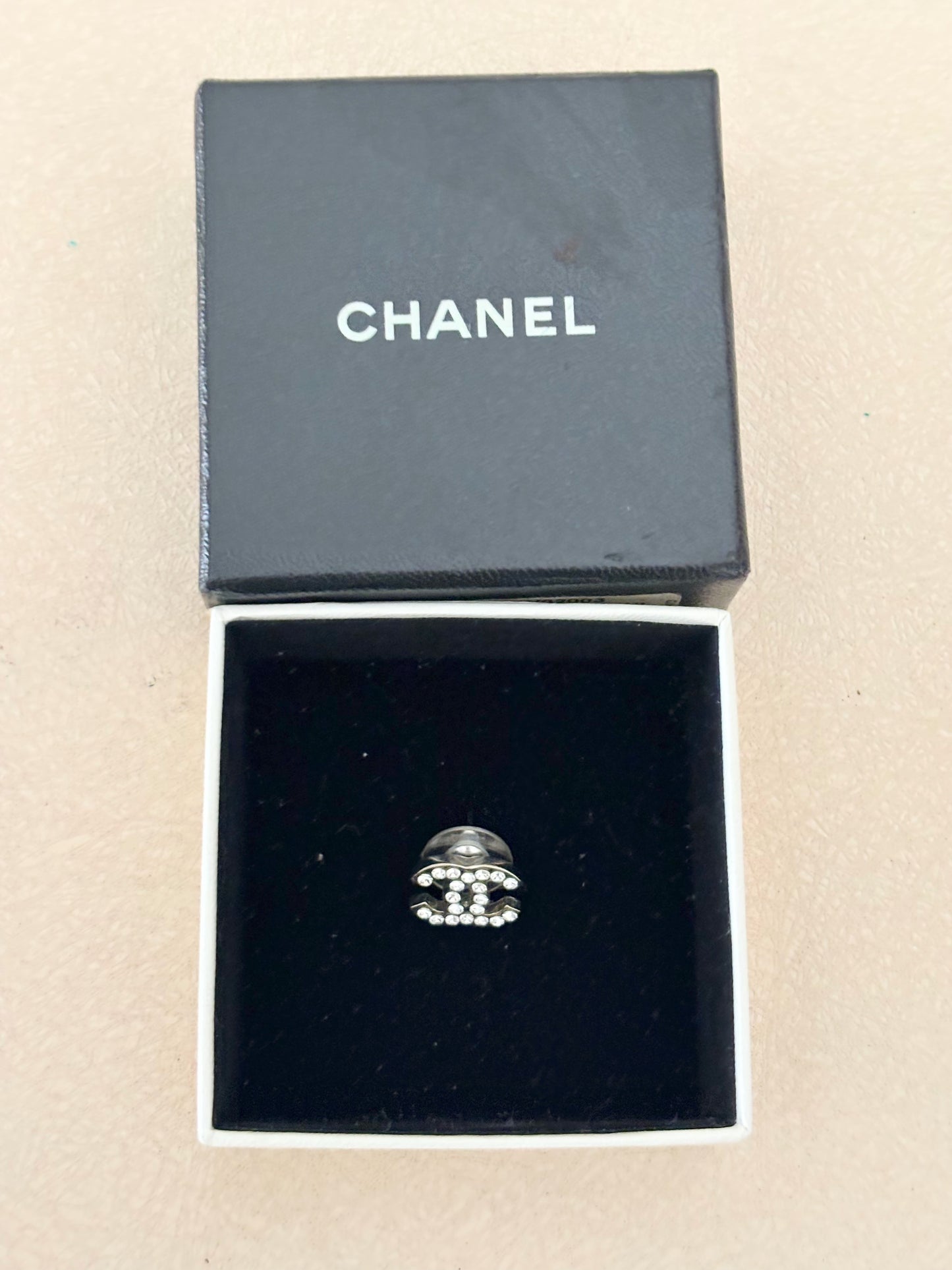 CHANEL Boucle d'oreille solitaire