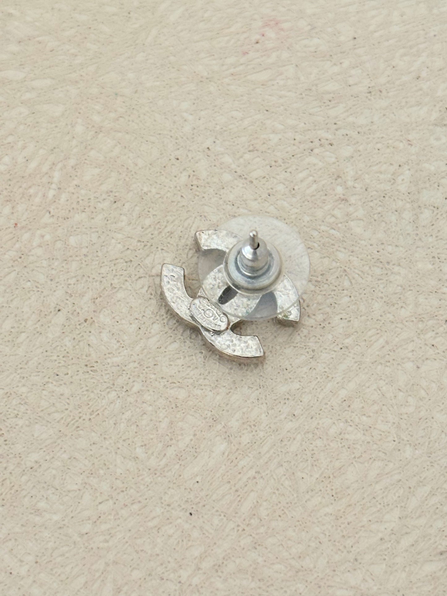 CHANEL Boucle d'oreille solitaire