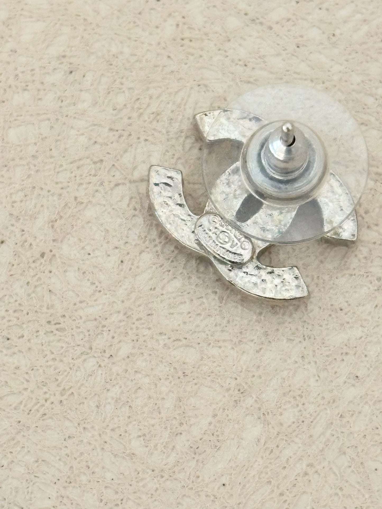 CHANEL Boucle d'oreille solitaire