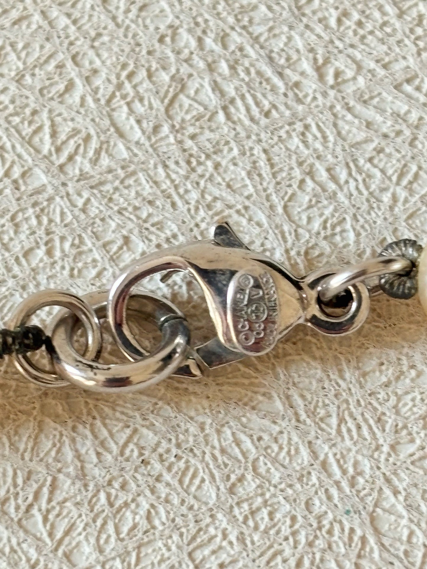CHANEL Sautoir perles CC