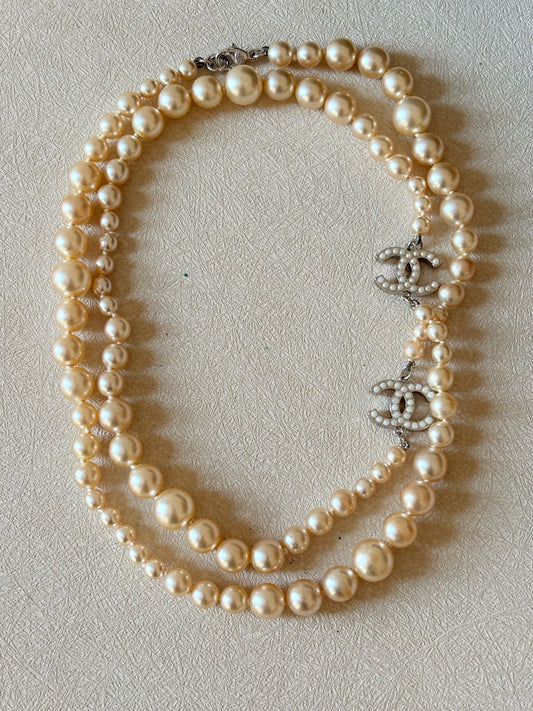 CHANEL Sautoir perles CC