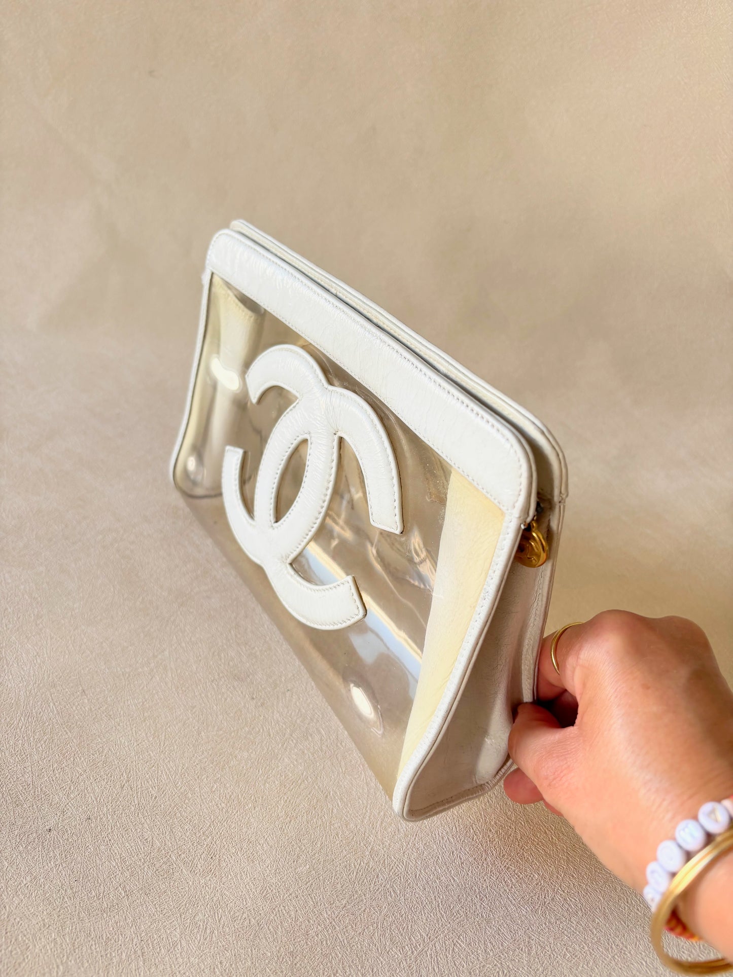 CHANEL Pochette en Vinyle