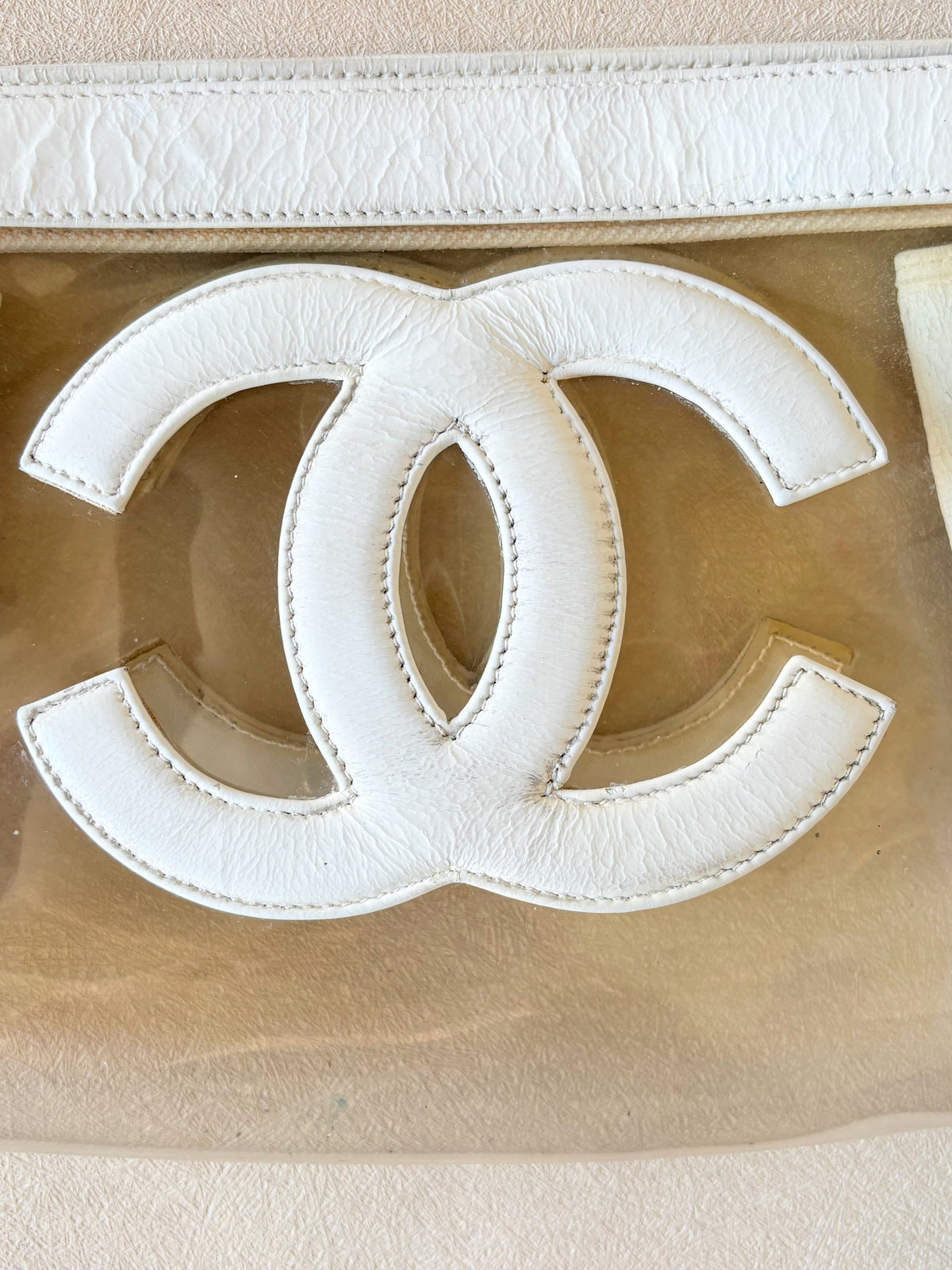 CHANEL Pochette en Vinyle