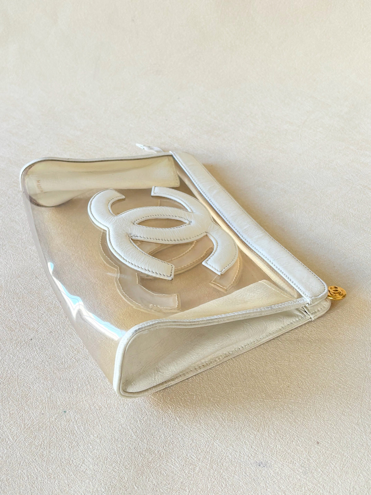 CHANEL Pochette en Vinyle