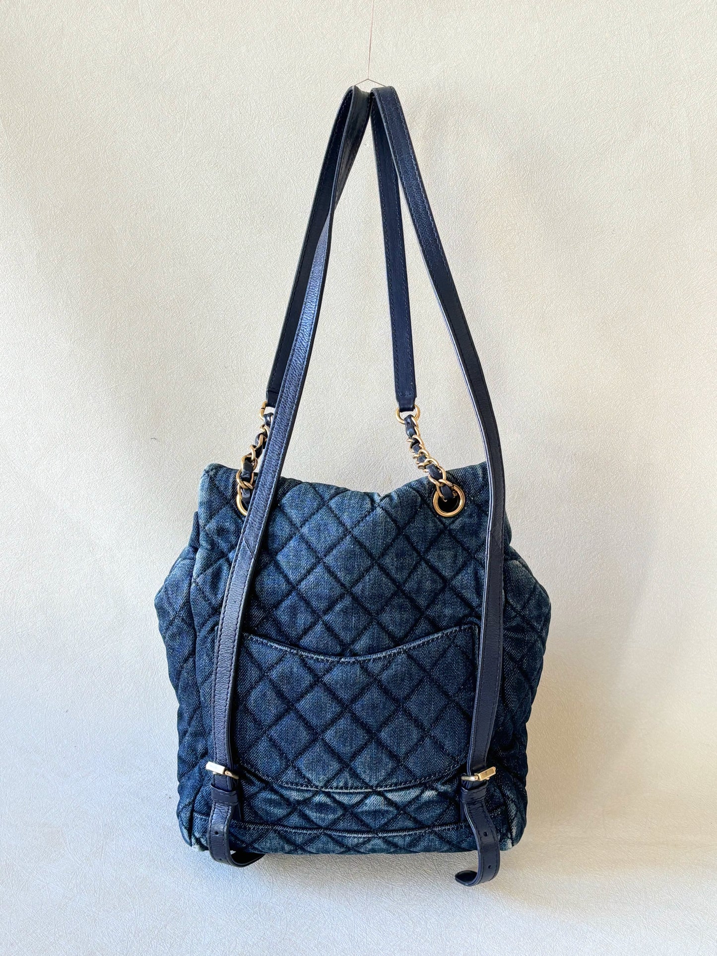 CHANEL Sac à dos denim