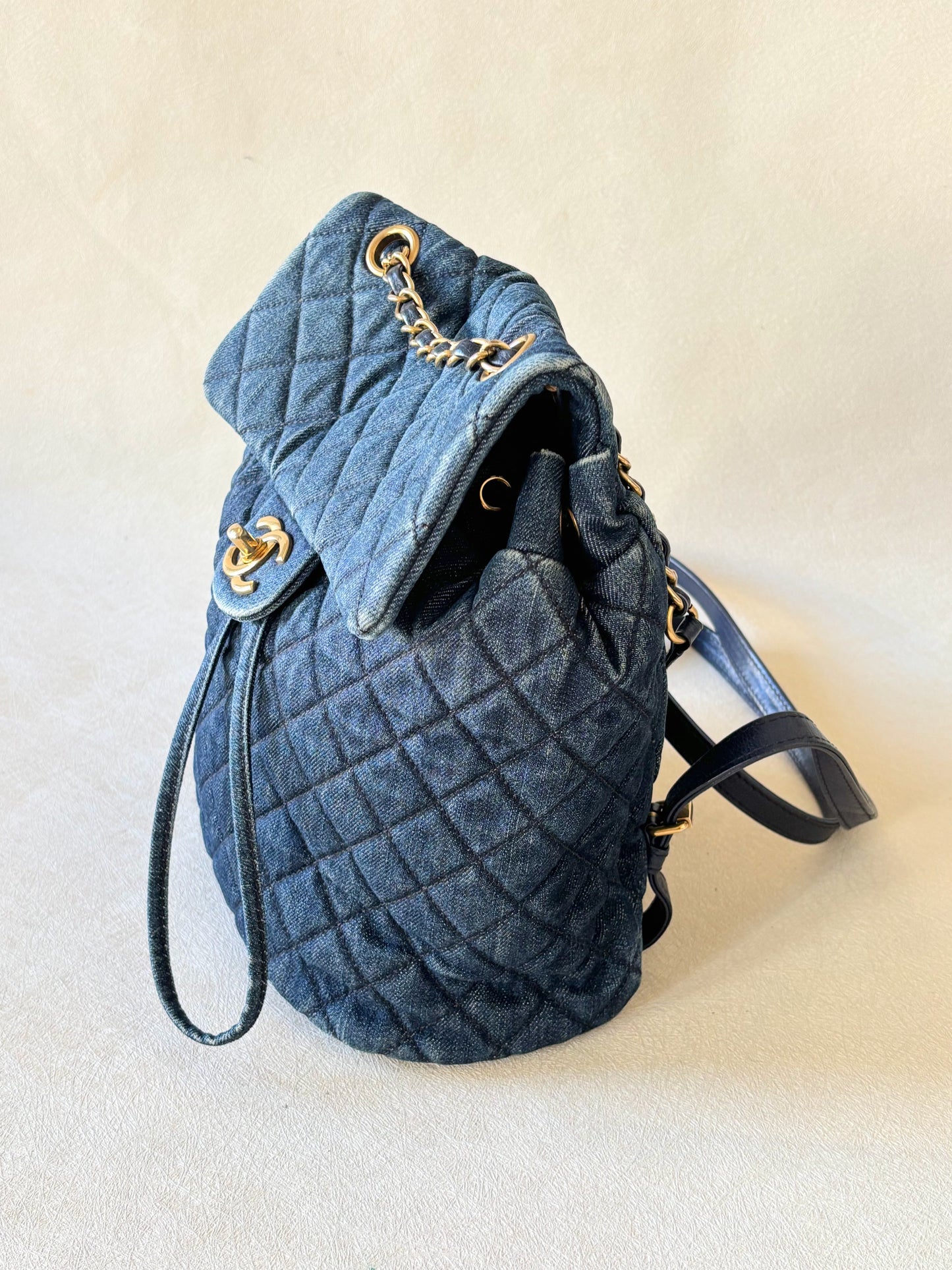 CHANEL Sac à dos denim