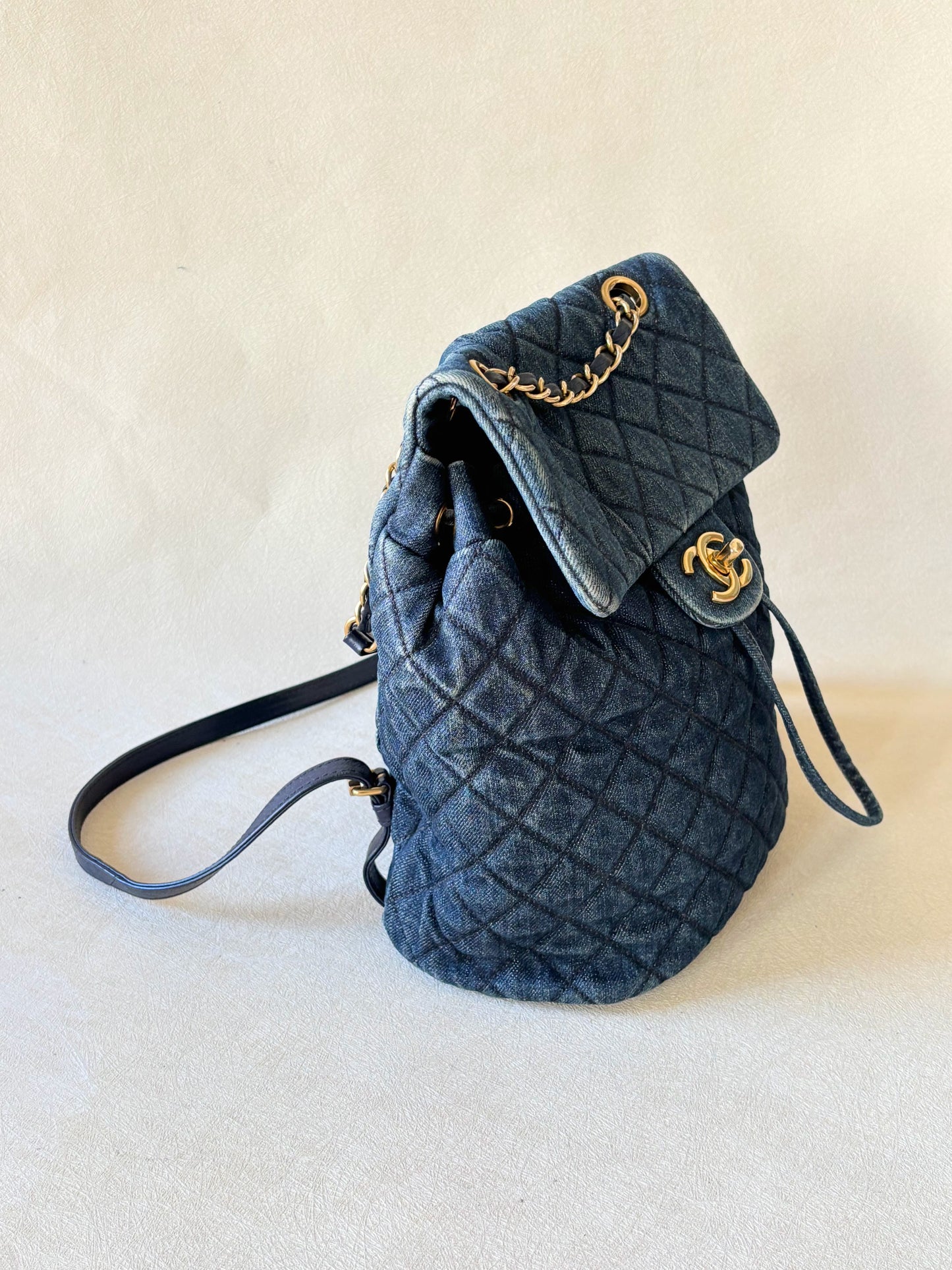 CHANEL Sac à dos denim
