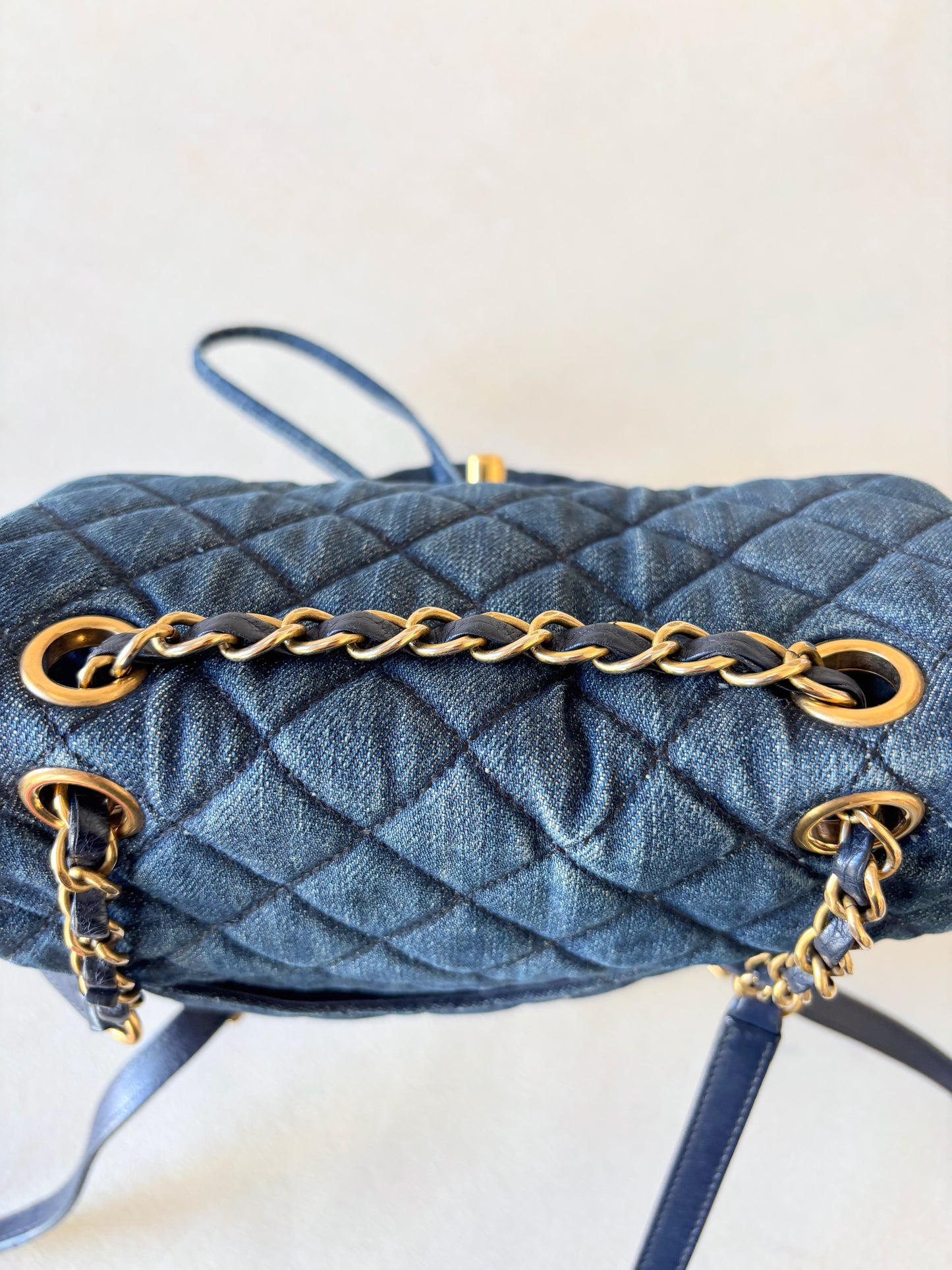 CHANEL Sac à dos denim