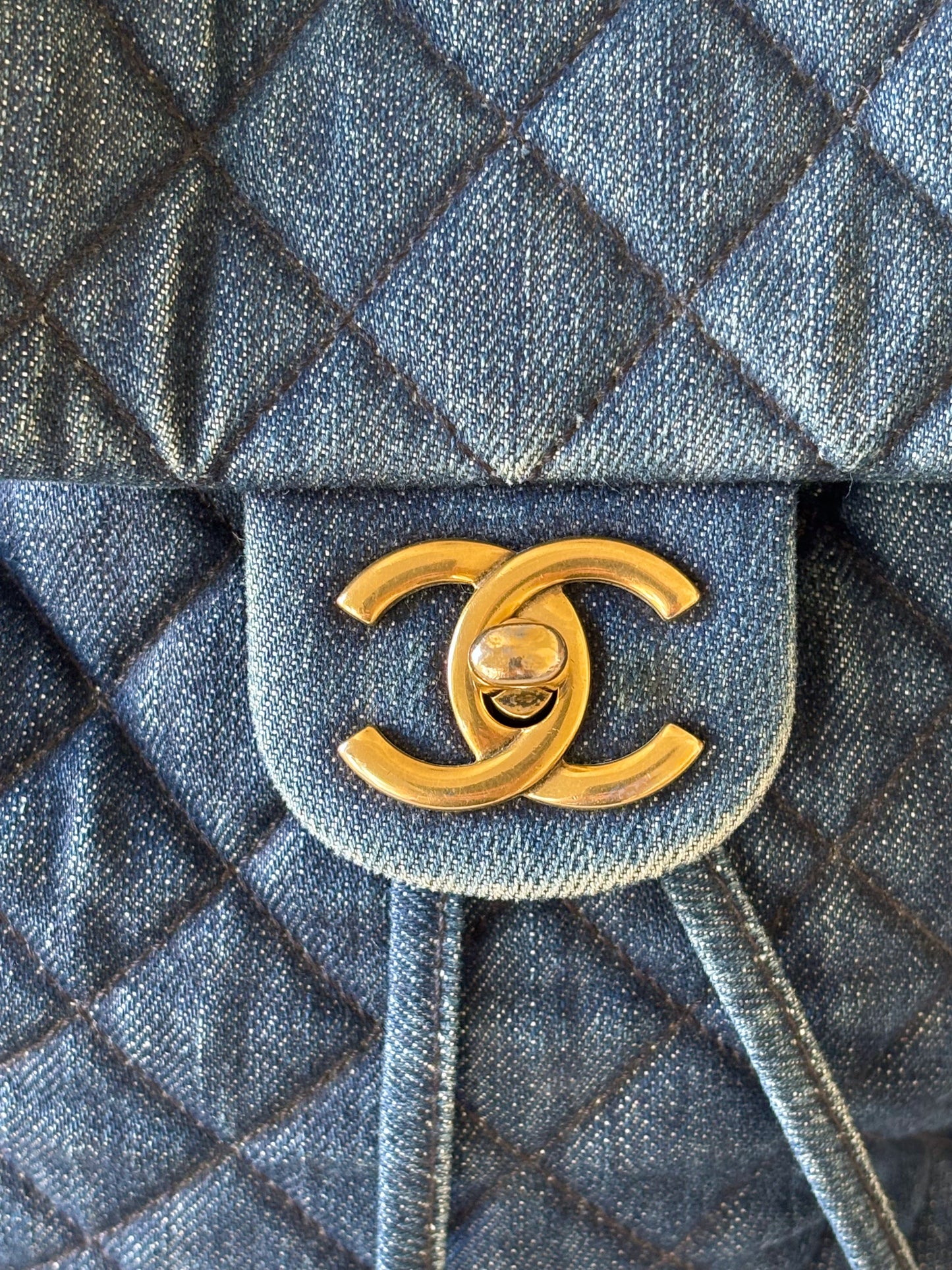 CHANEL Sac à dos denim