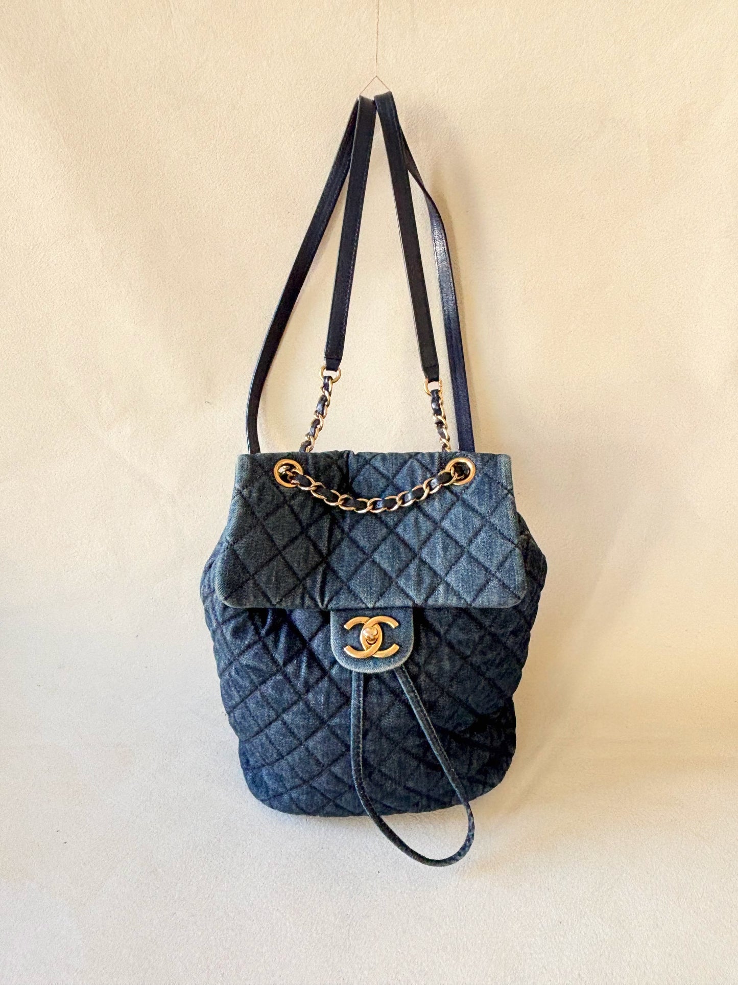 CHANEL Sac à dos denim
