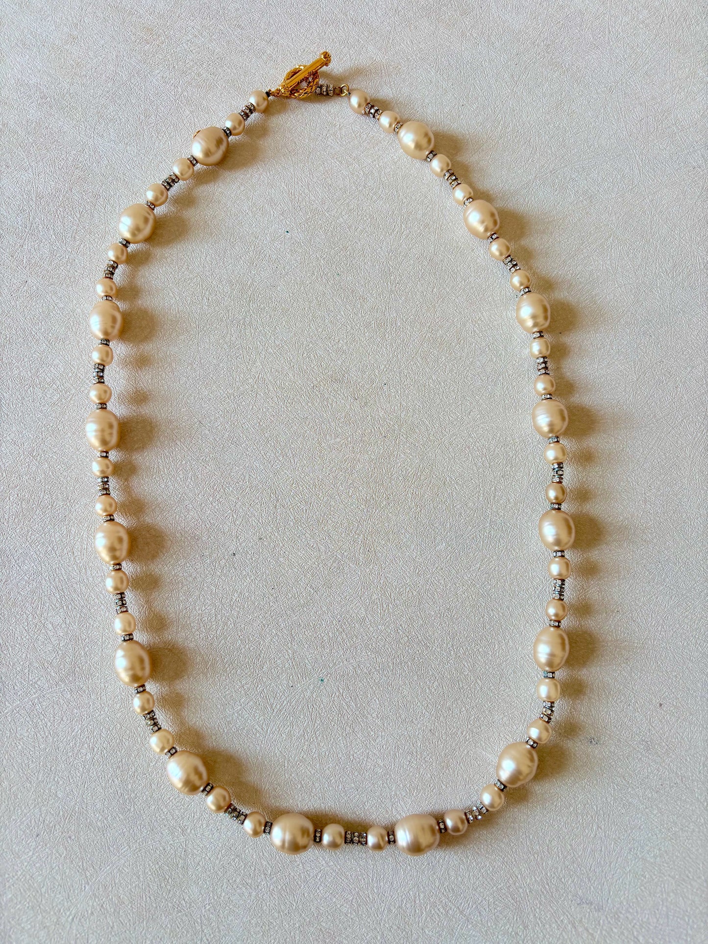 CHANEL Sautoir perles et strass