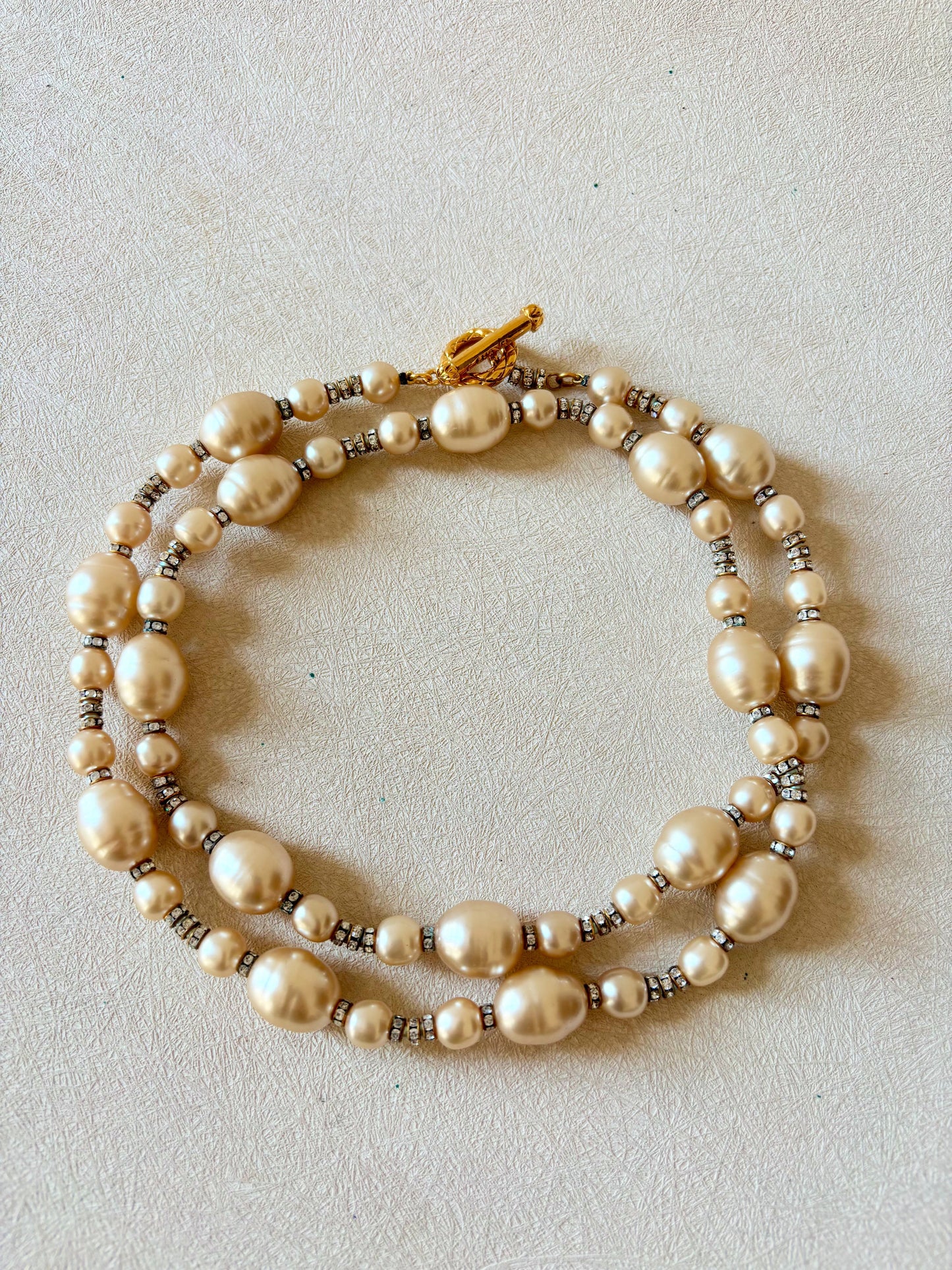 CHANEL Sautoir perles et strass