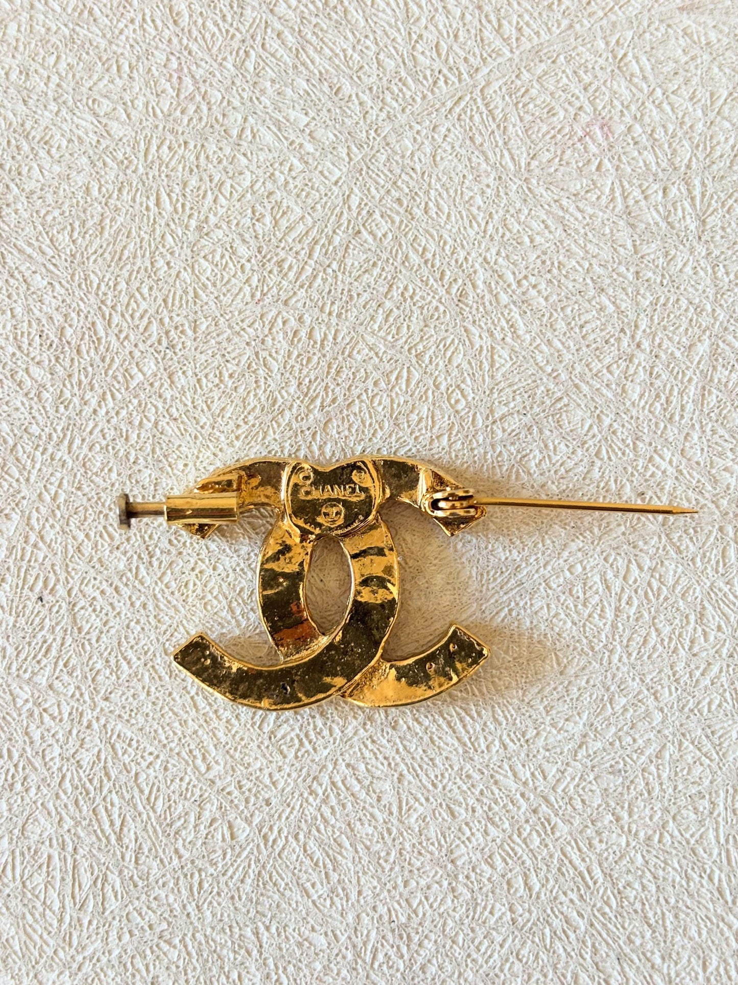 CHANEL Broche strass