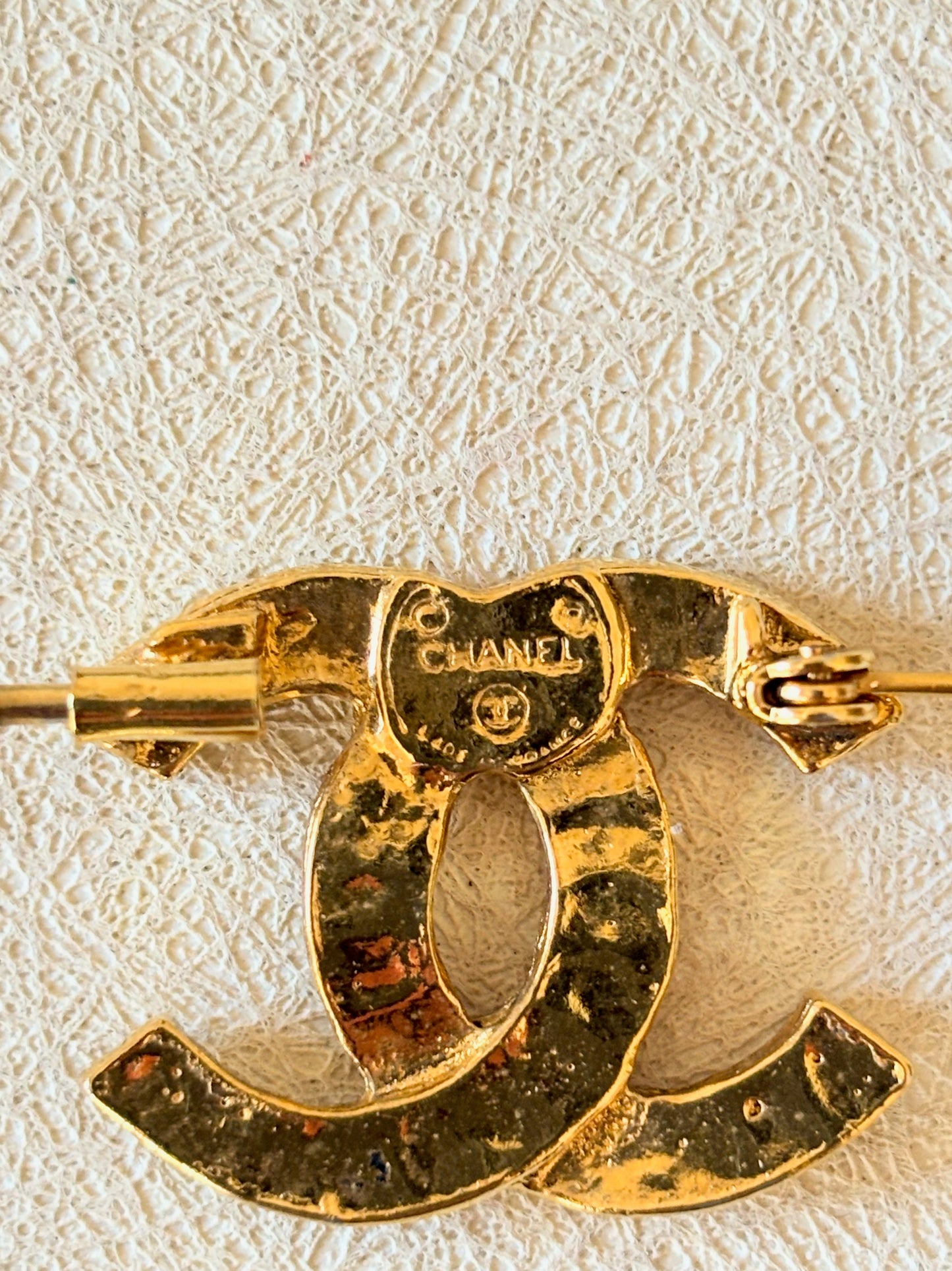 CHANEL Broche strass