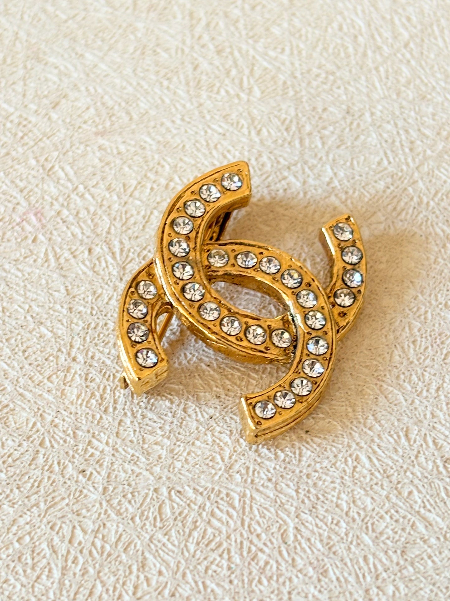 CHANEL Broche strass