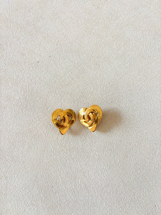 CHANEL Boucles d'oreilles Coeur