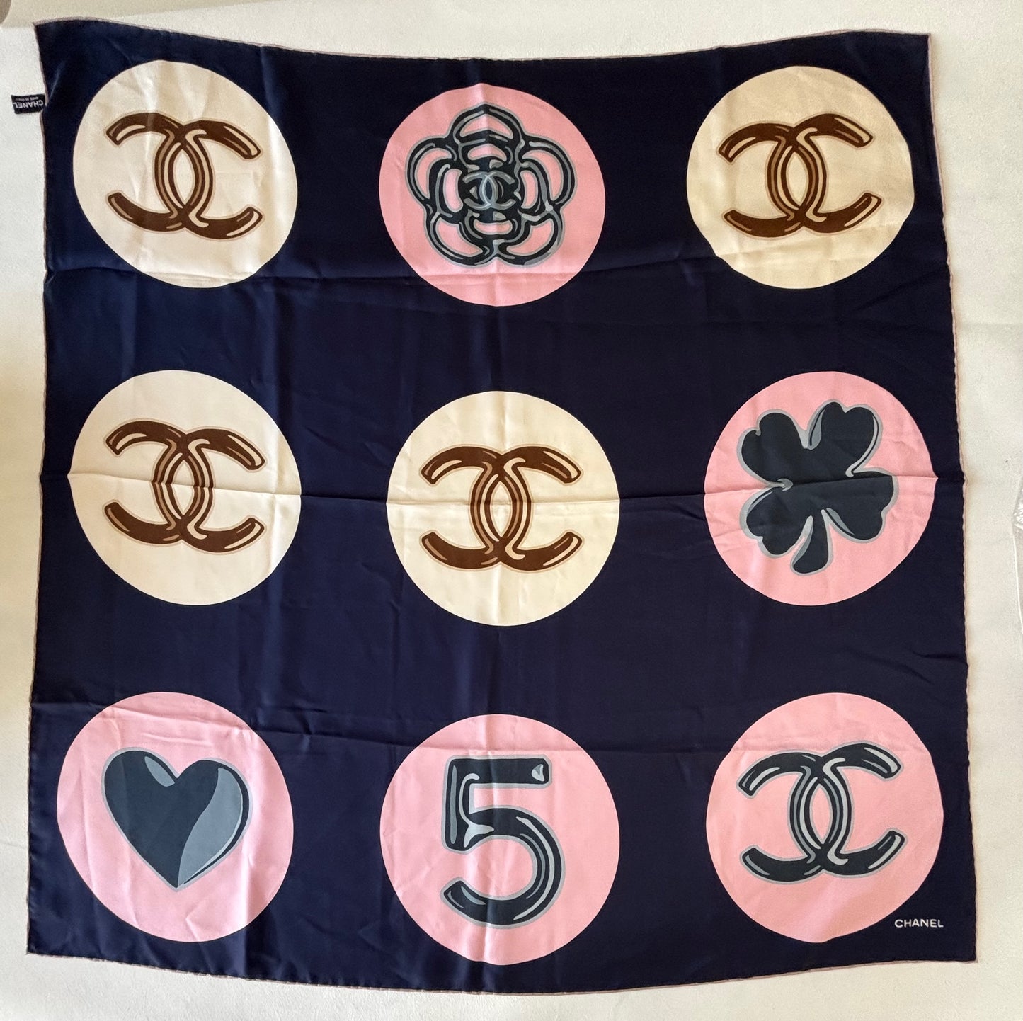 CHANEL Carré en soie