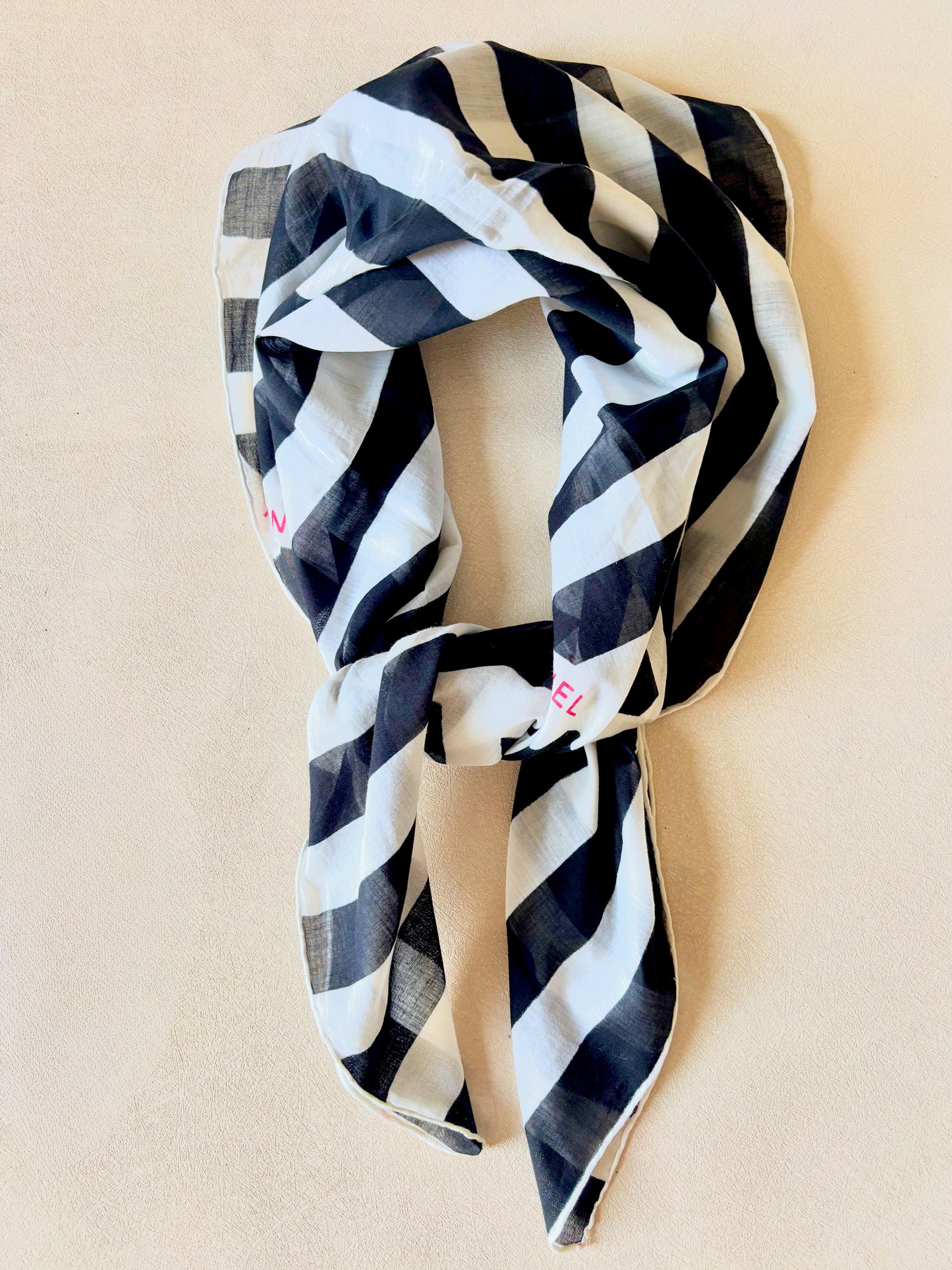 CHANEL Foulard Carré