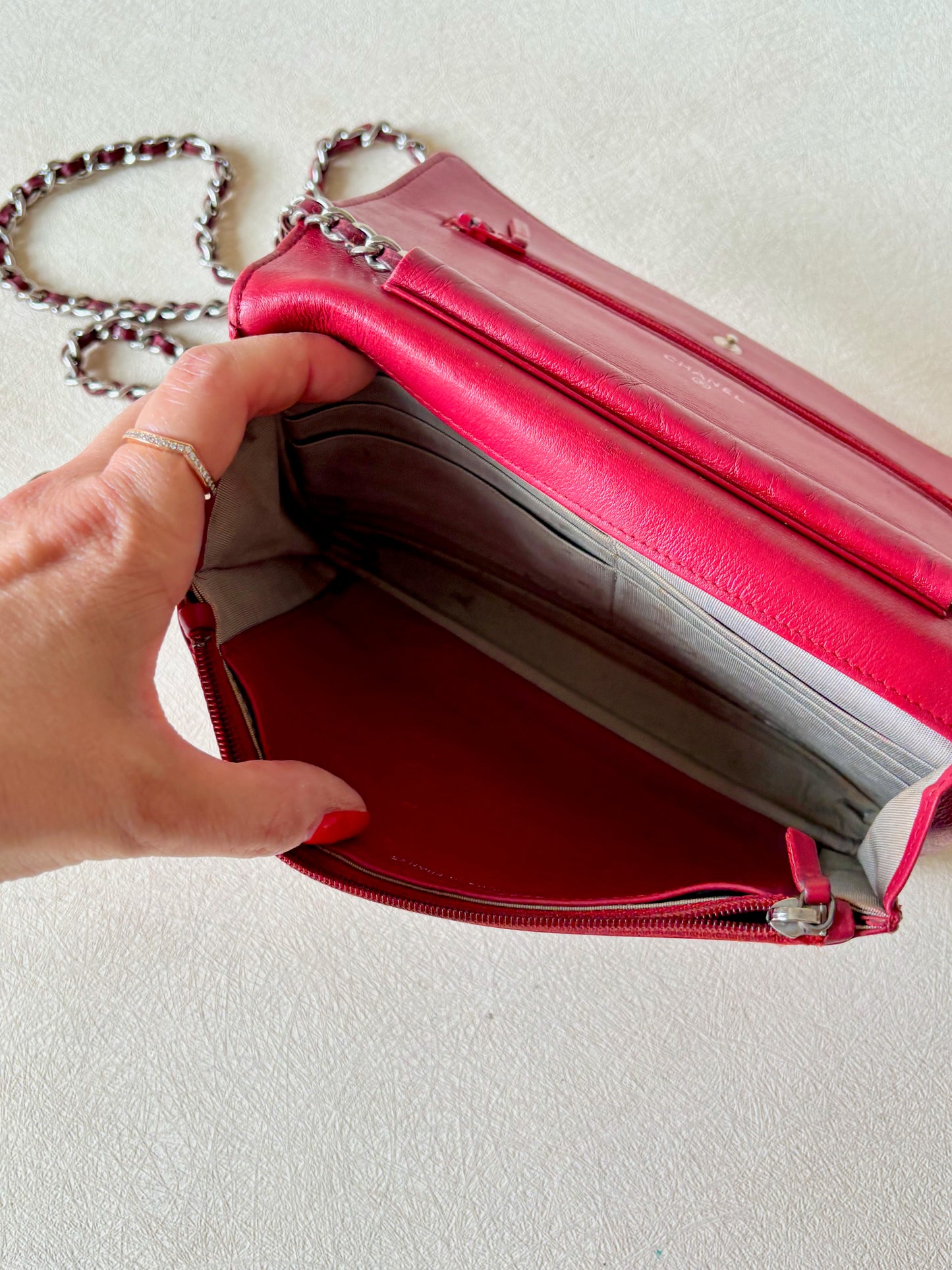 CHANEL Sac Wallet on chain