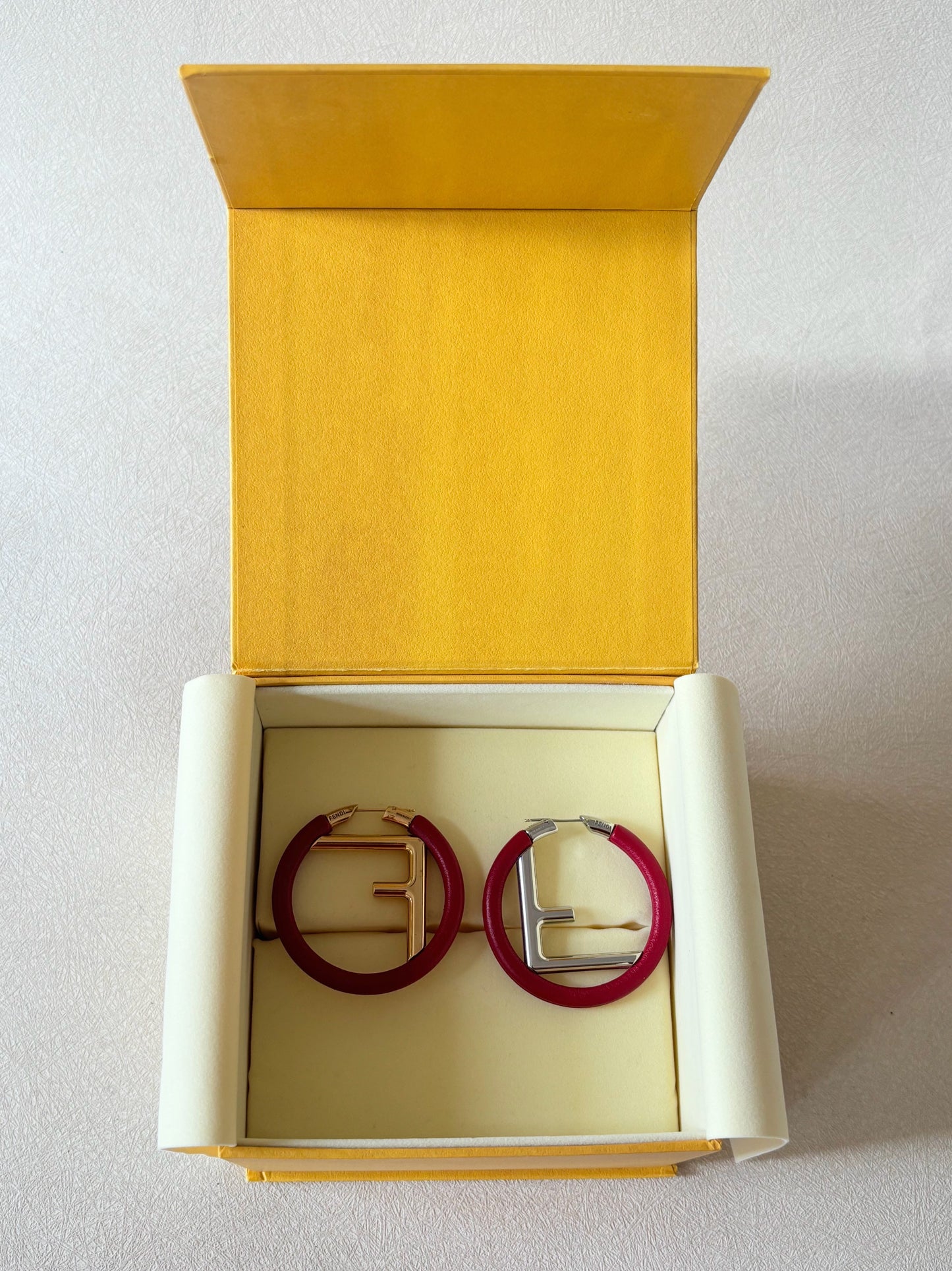 FENDI Boucles d'oreilles FF