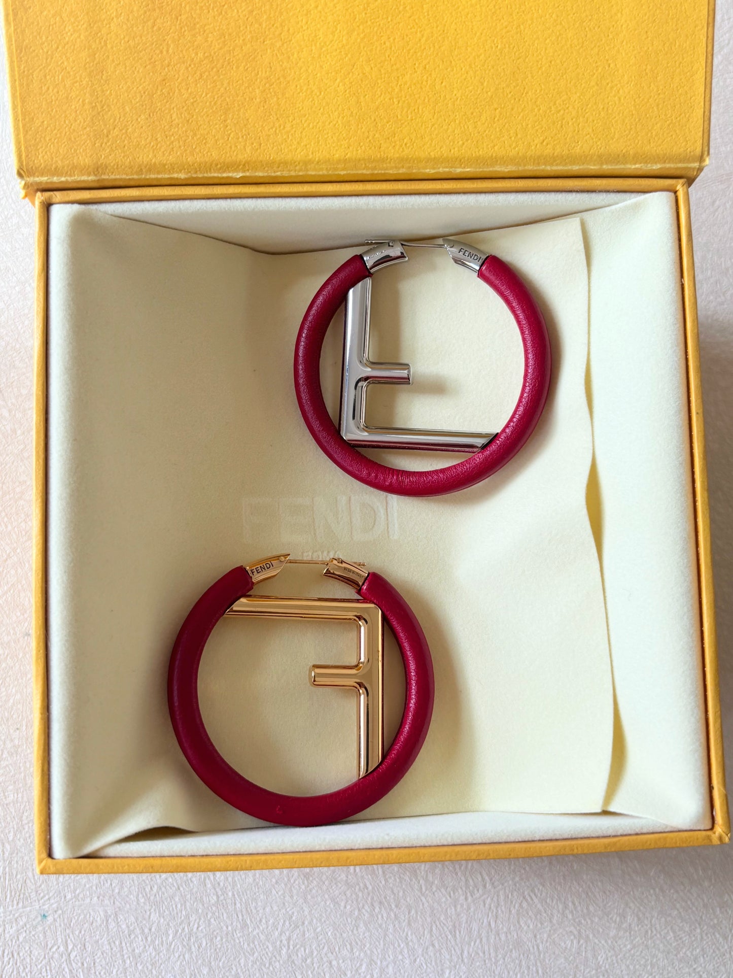 FENDI Boucles d'oreilles FF