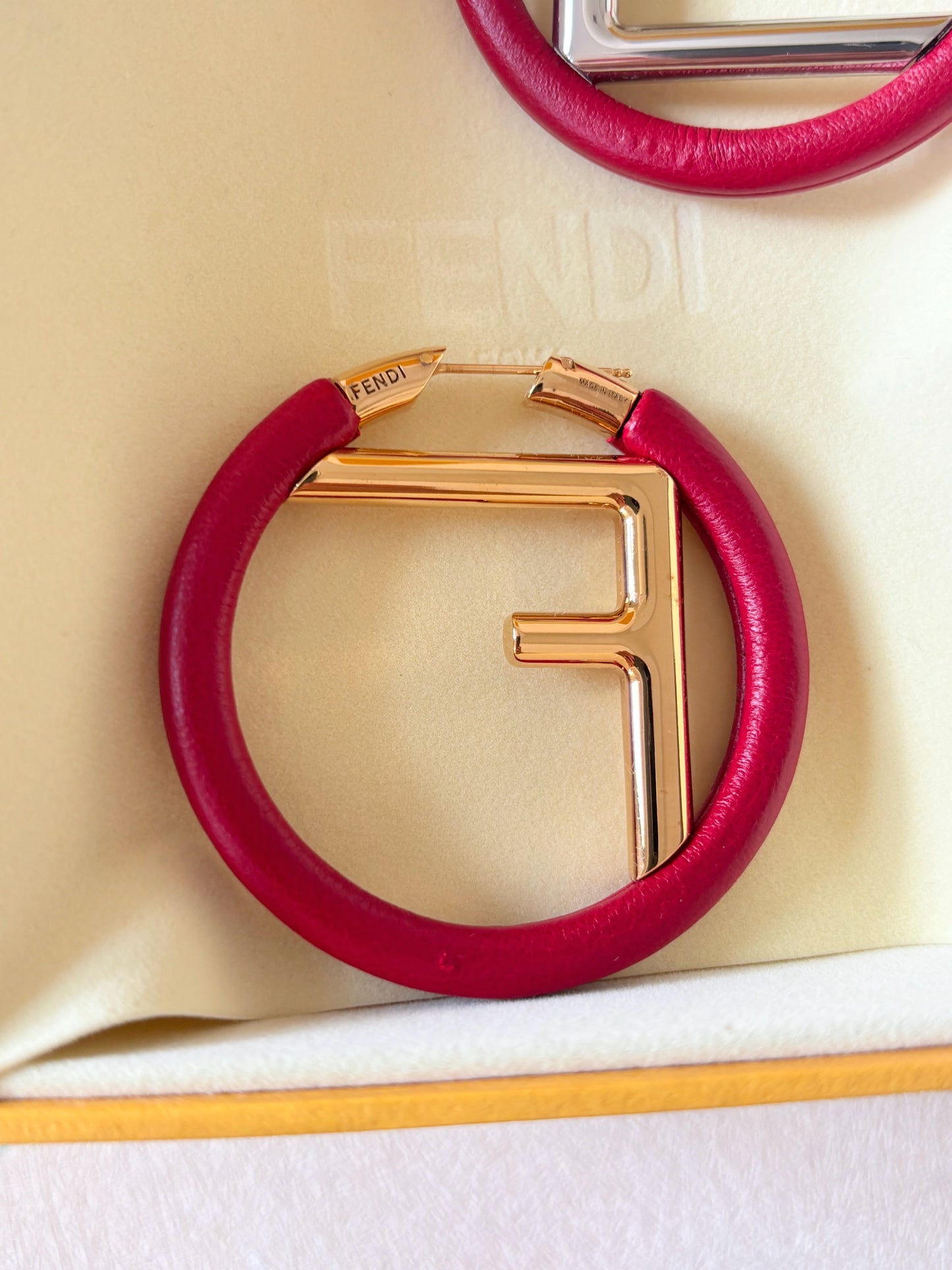 FENDI Boucles d'oreilles FF