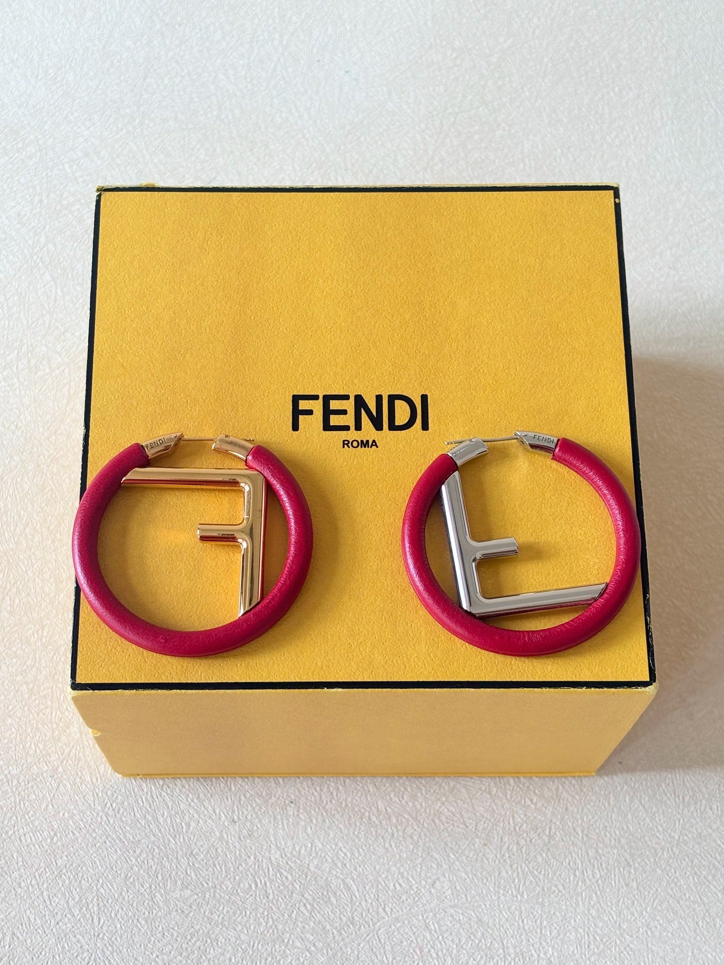 FENDI Boucles d'oreilles FF