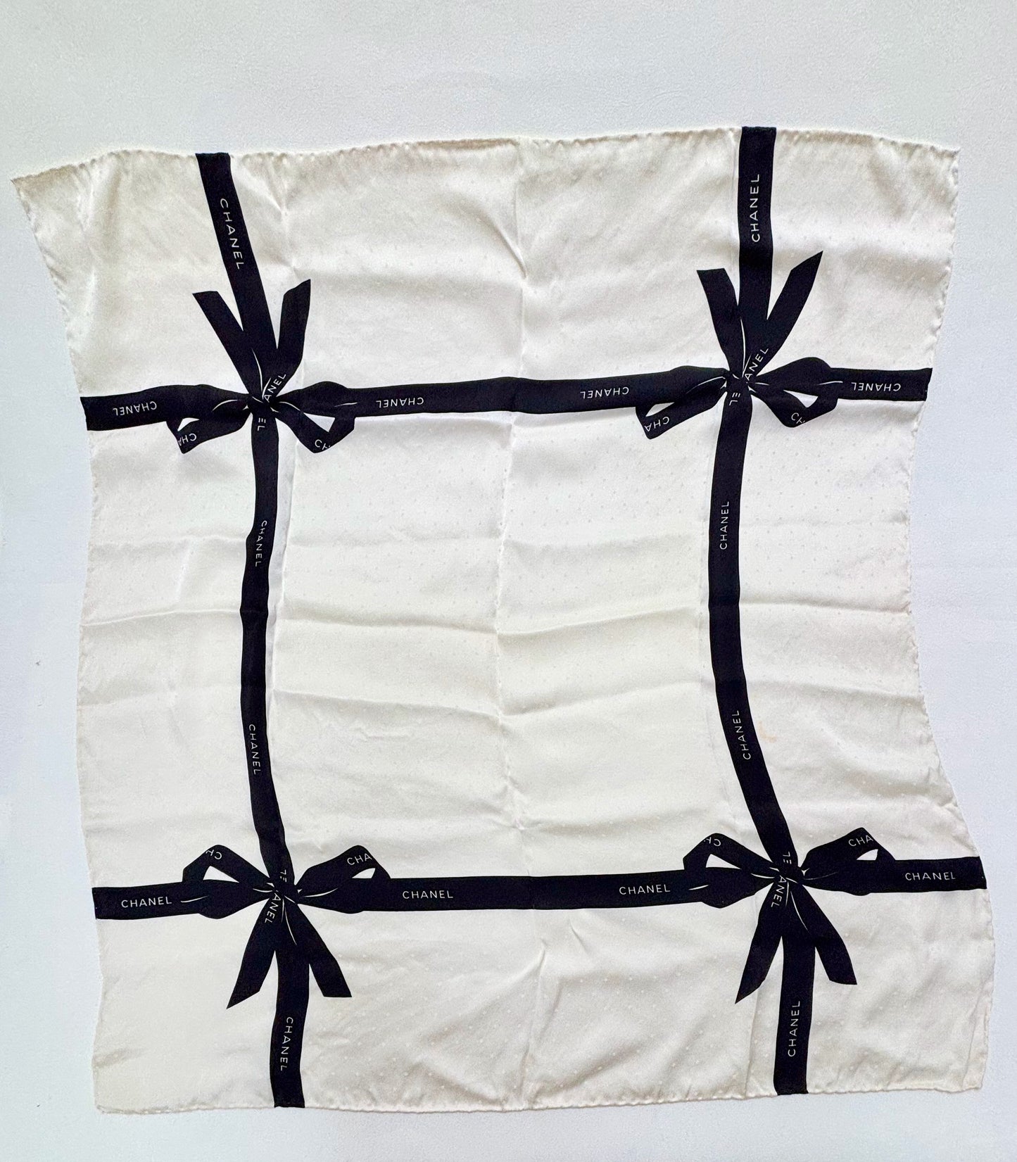 CHANEL Carré en soie