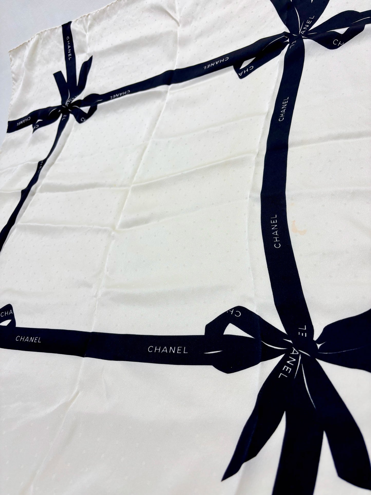 CHANEL Carré en soie