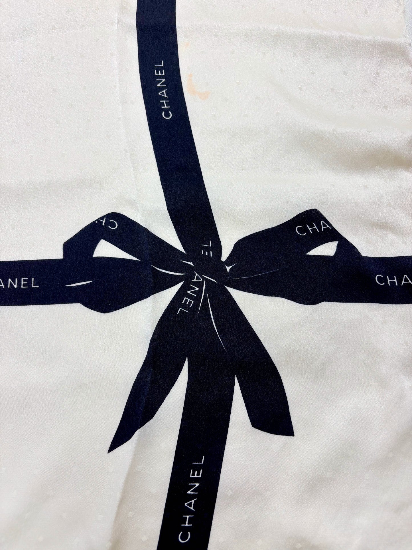 CHANEL Carré en soie