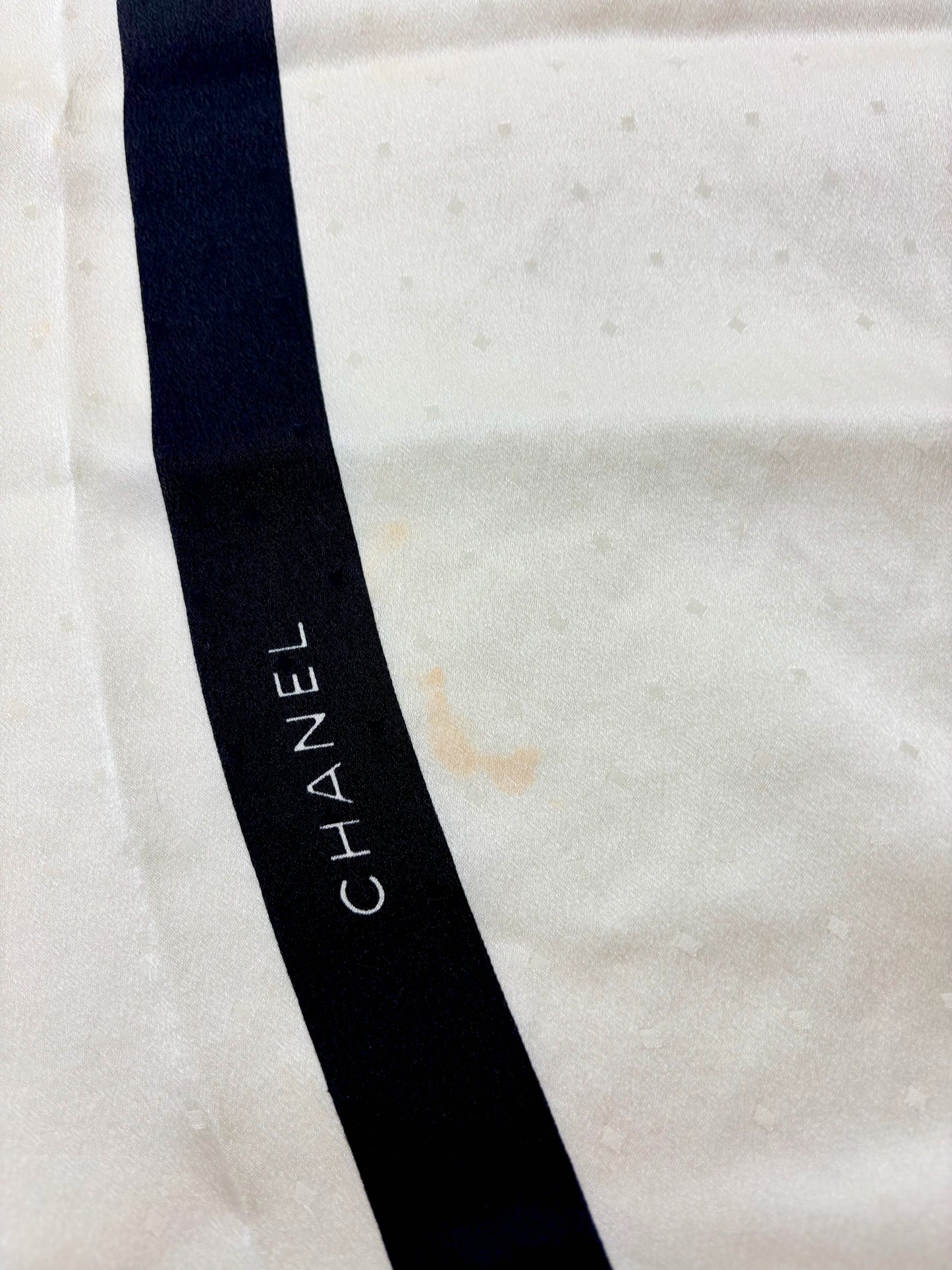 CHANEL Carré en soie