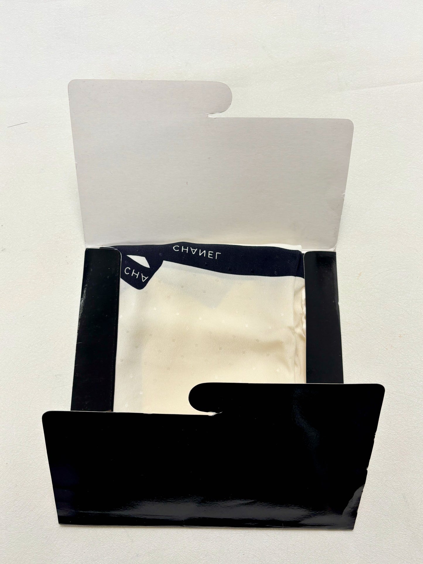 CHANEL Carré en soie