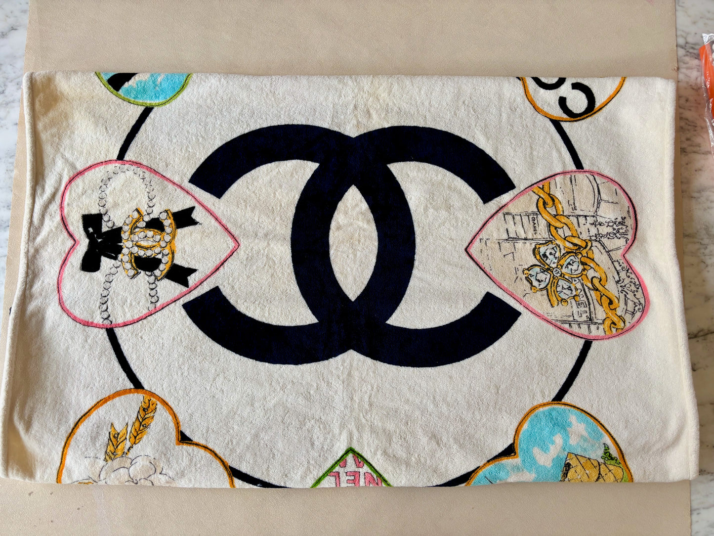 CHANEL Drap de plage
