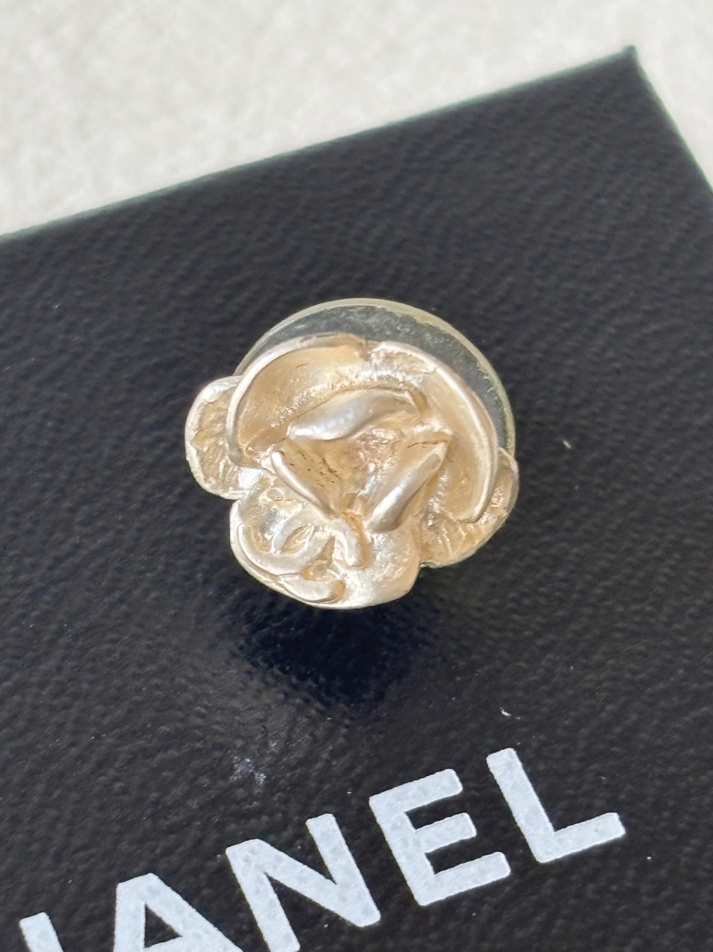 CHANEL Boucles d'oreilles Camélia