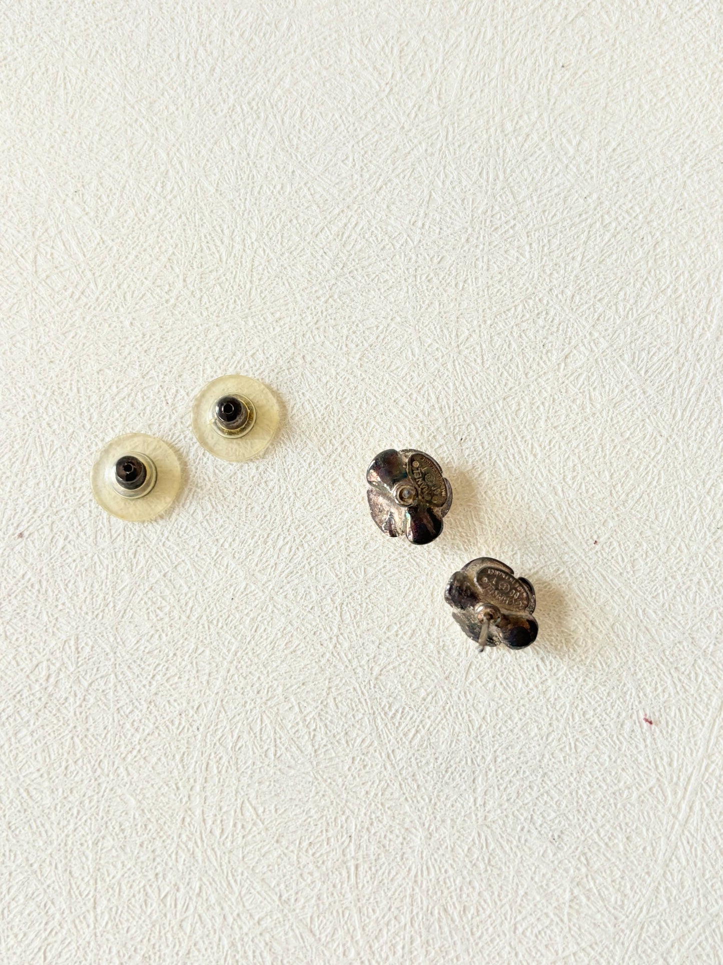 CHANEL Boucles d'oreilles Camélia