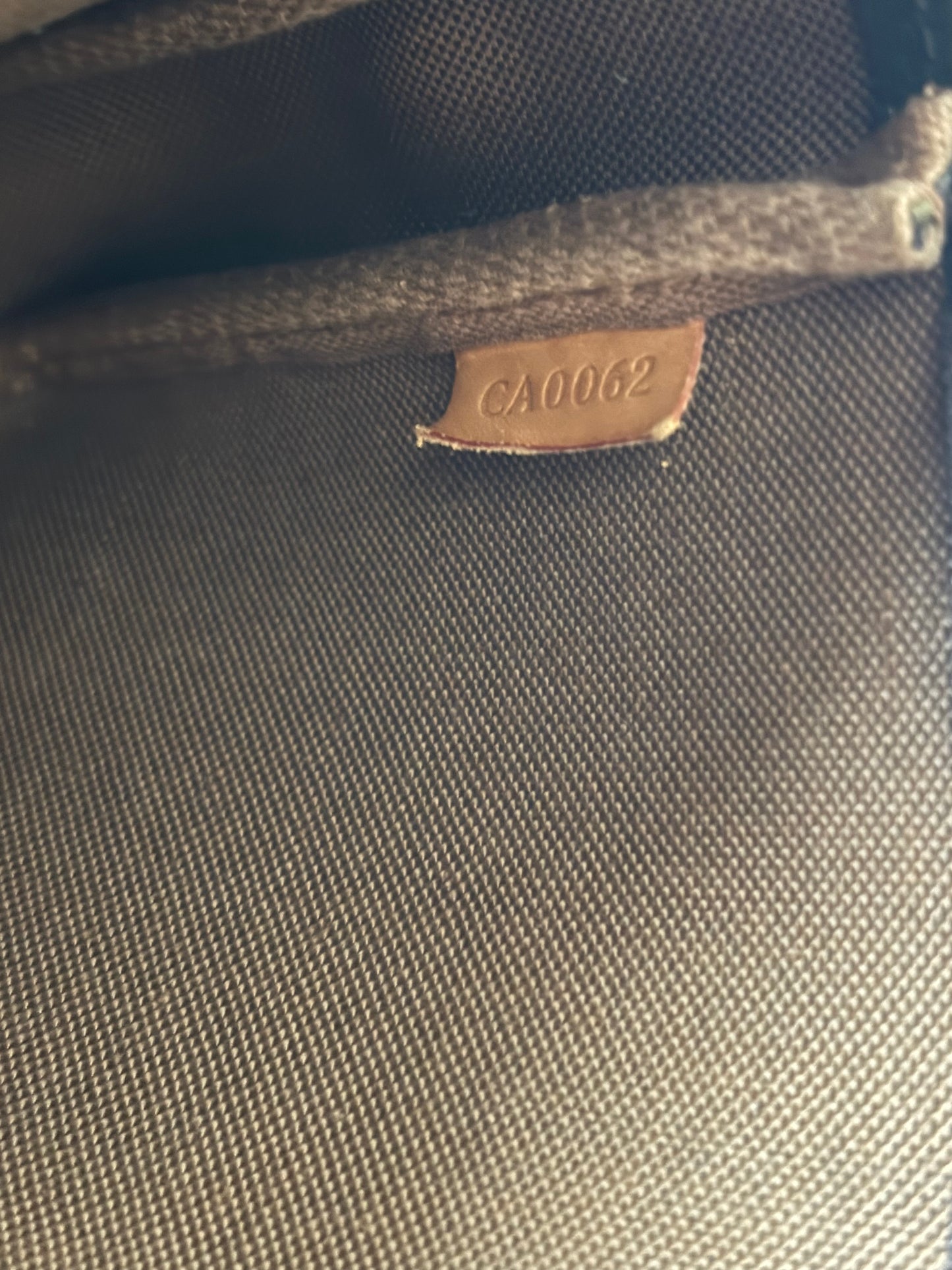 LOUIS VUITTON Pochette Accessoires