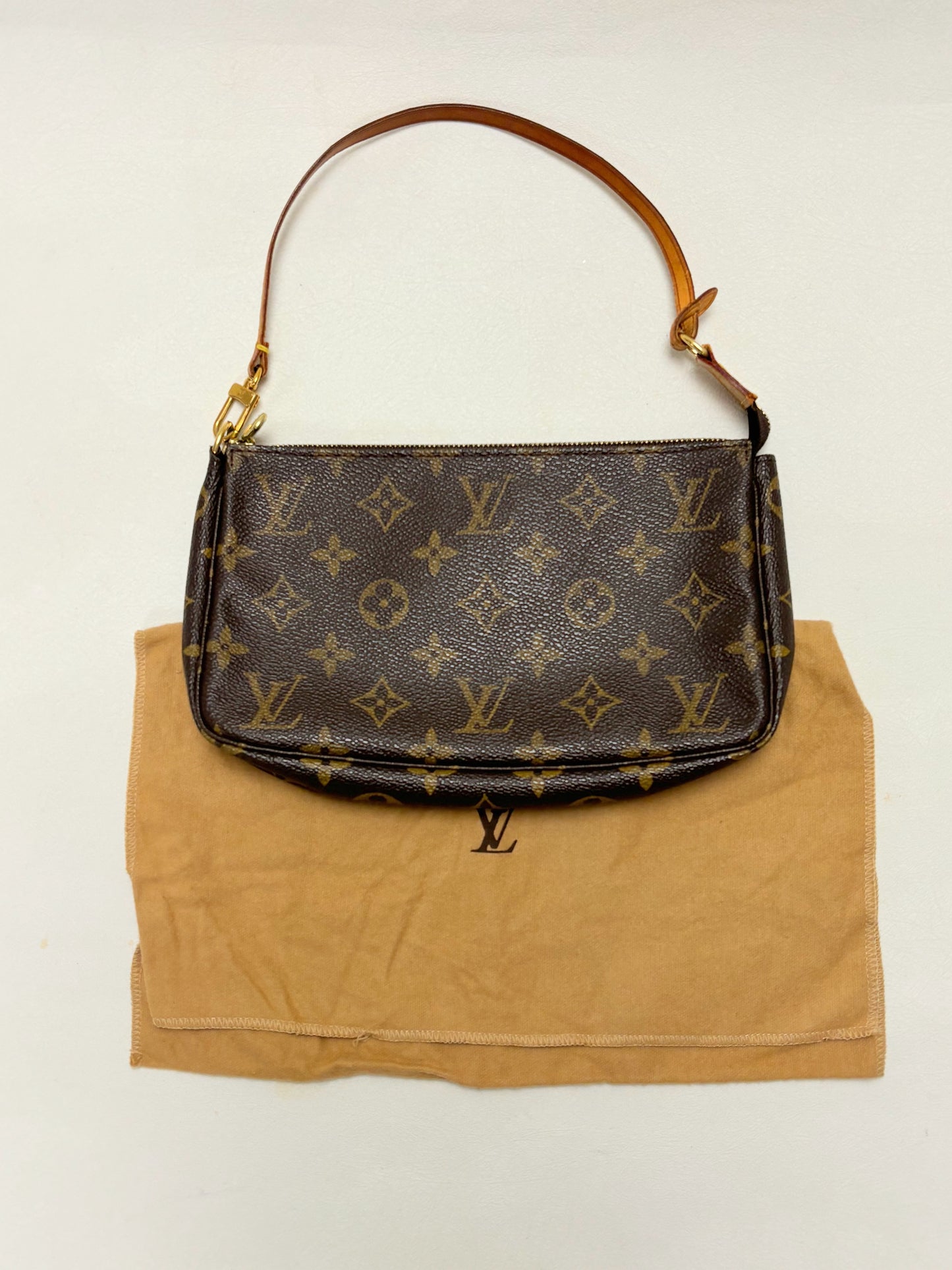 LOUIS VUITTON Pochette Accessoires