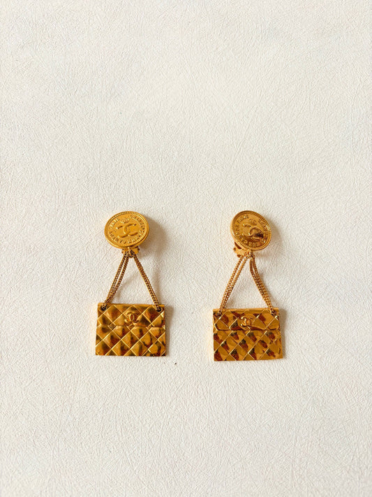 CHANEL Boucles d'oreille Timeless