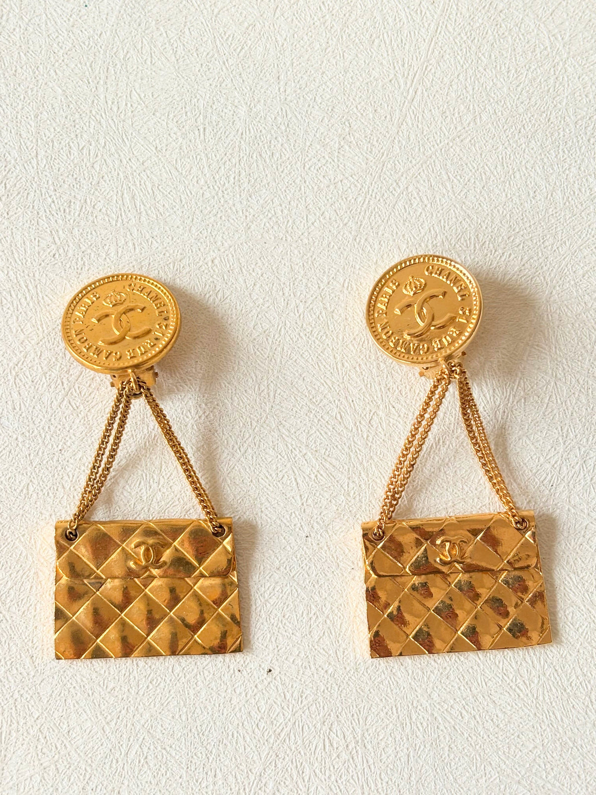 CHANEL Boucles d'oreille Timeless