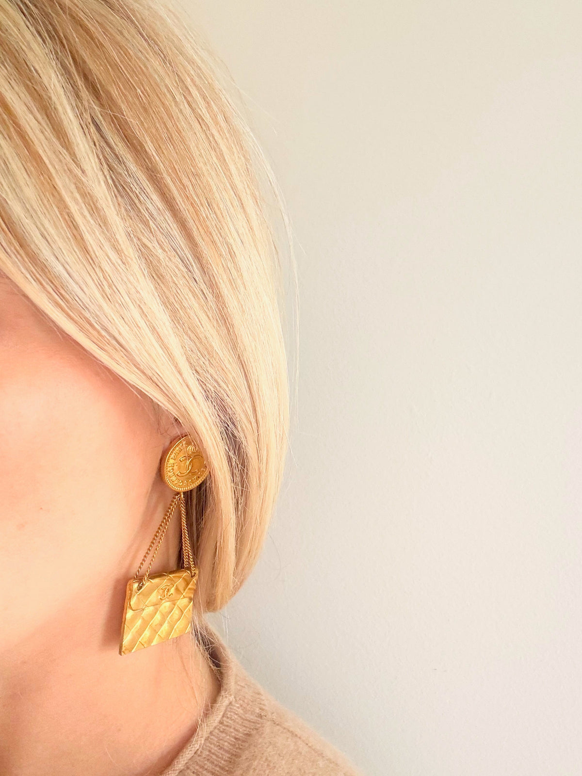 CHANEL Boucles d'oreille Timeless