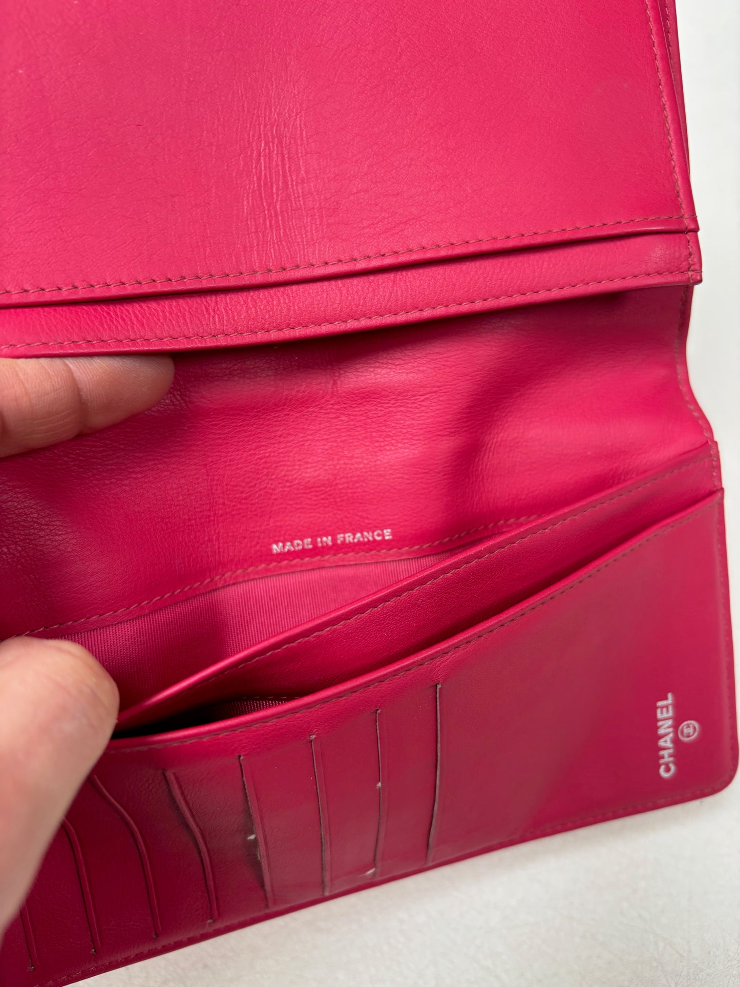 CHANEL Portefeuille cuir verni