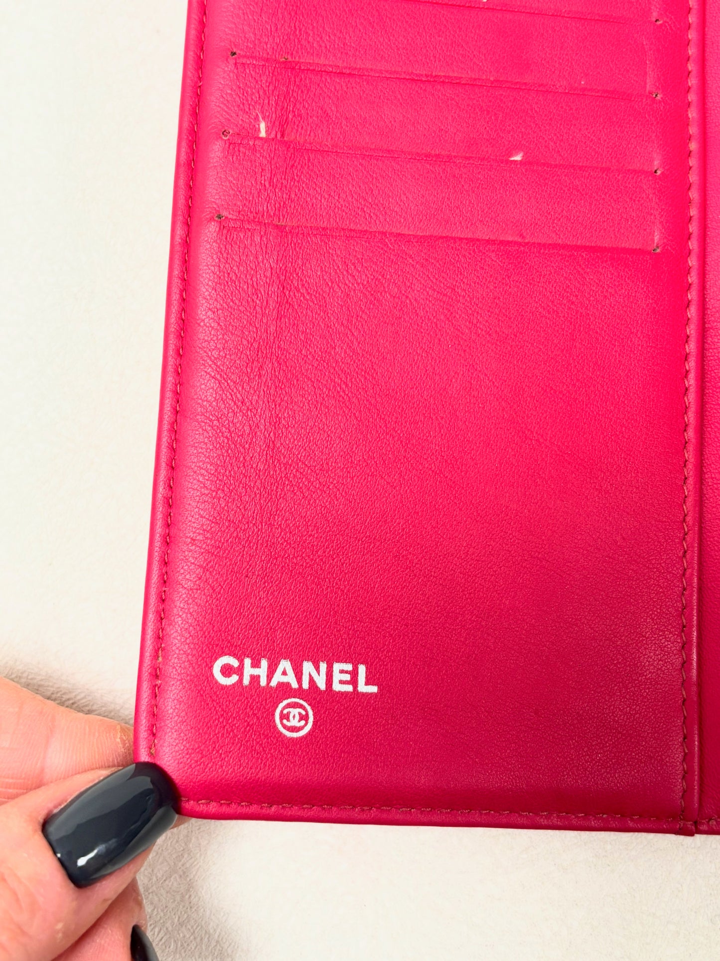 CHANEL Portefeuille cuir verni