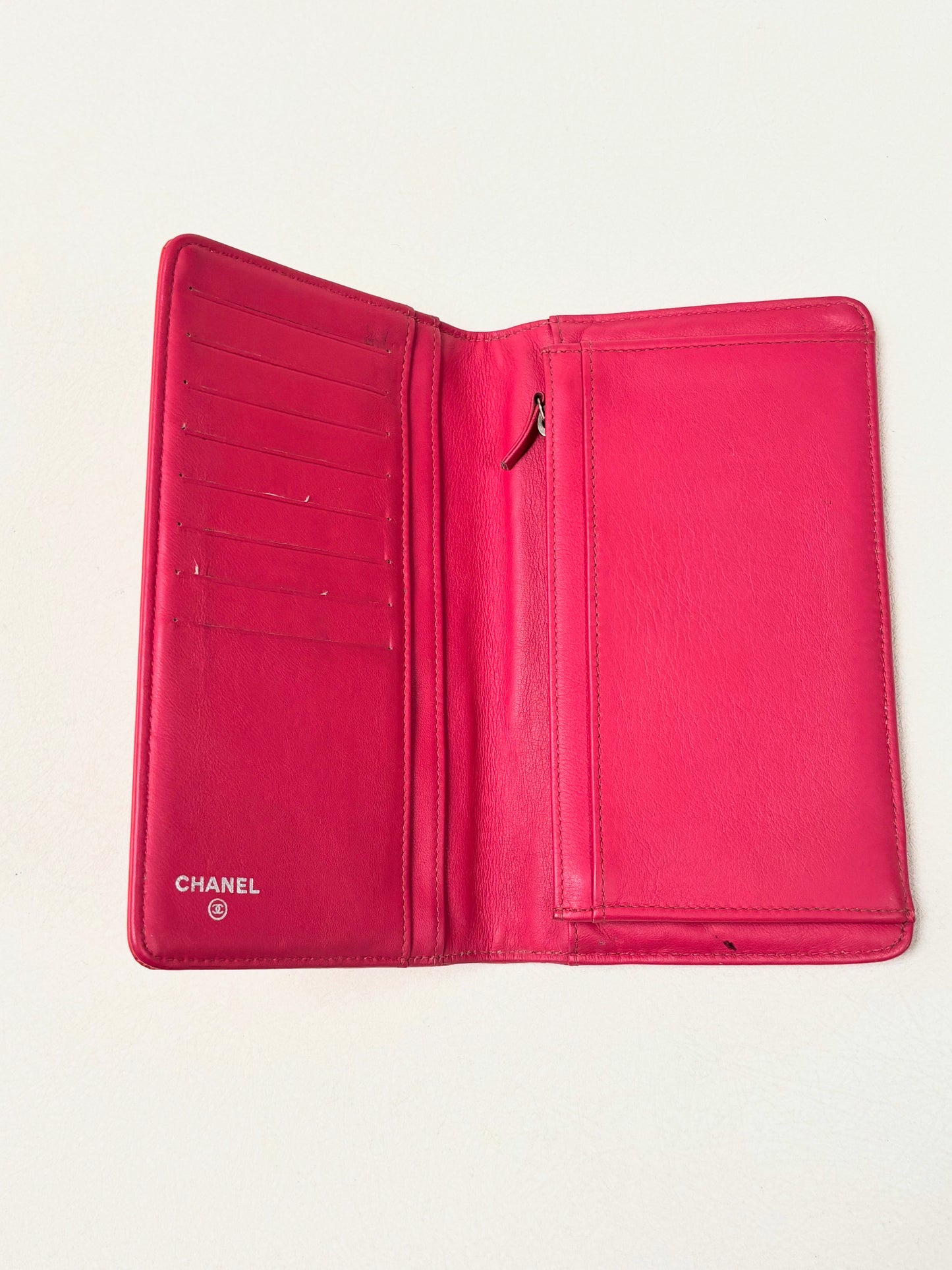 CHANEL Portefeuille cuir verni