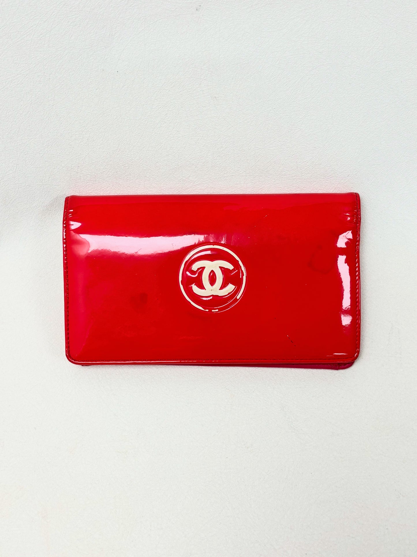 CHANEL Portefeuille cuir verni