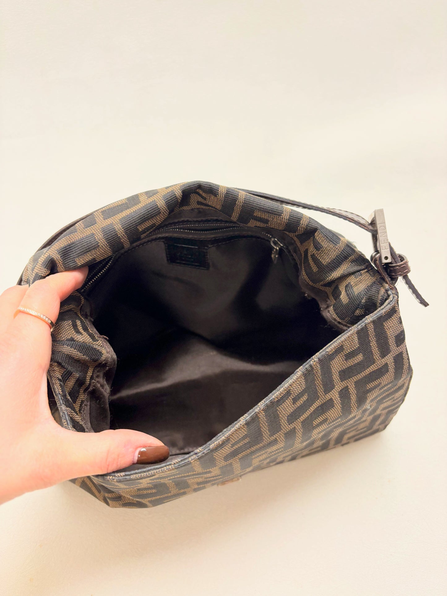 FENDI Sac Mamma Baguette Zucca