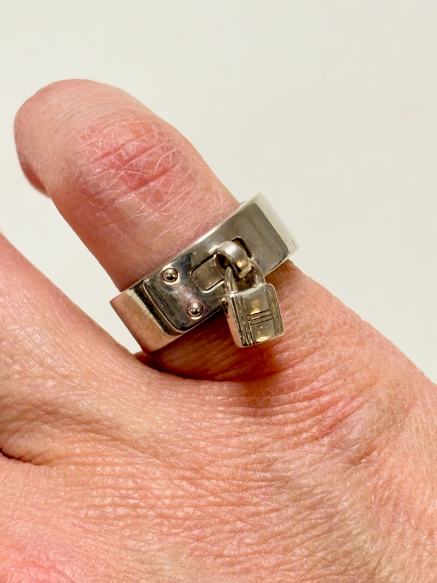 HERMÈS Bague Kelly Cadenas Argent