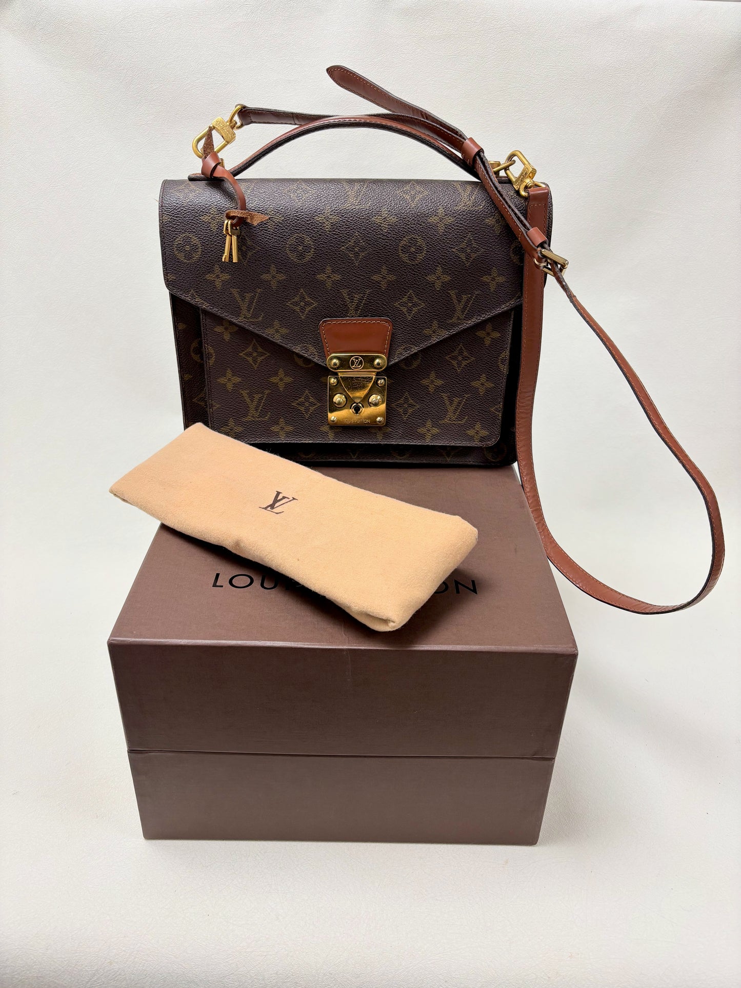LOUIS VUITTON Sac Monceau 26